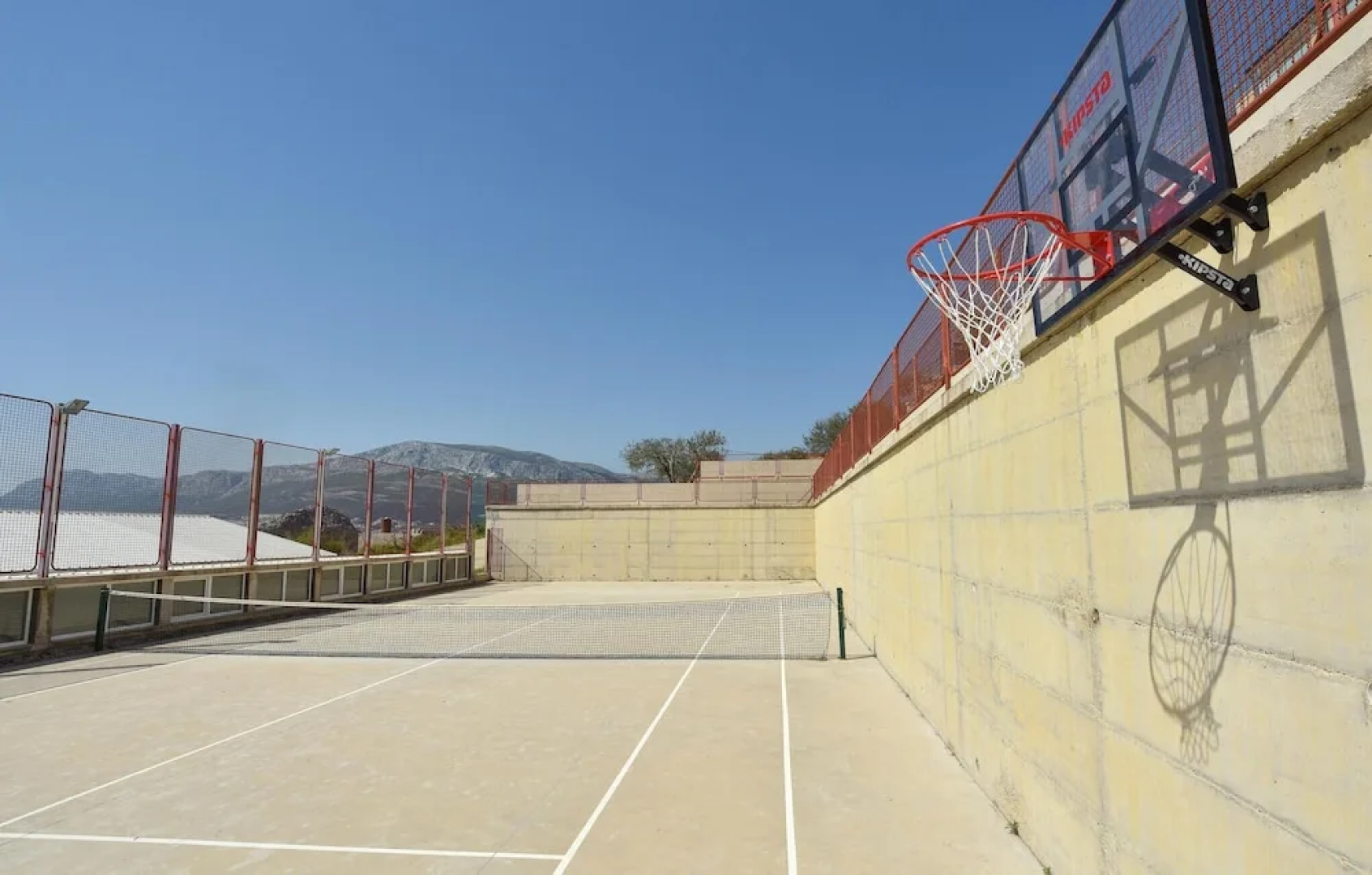 Amazing Home in Mravince With Sauna, Wifi and 9 Bedrooms