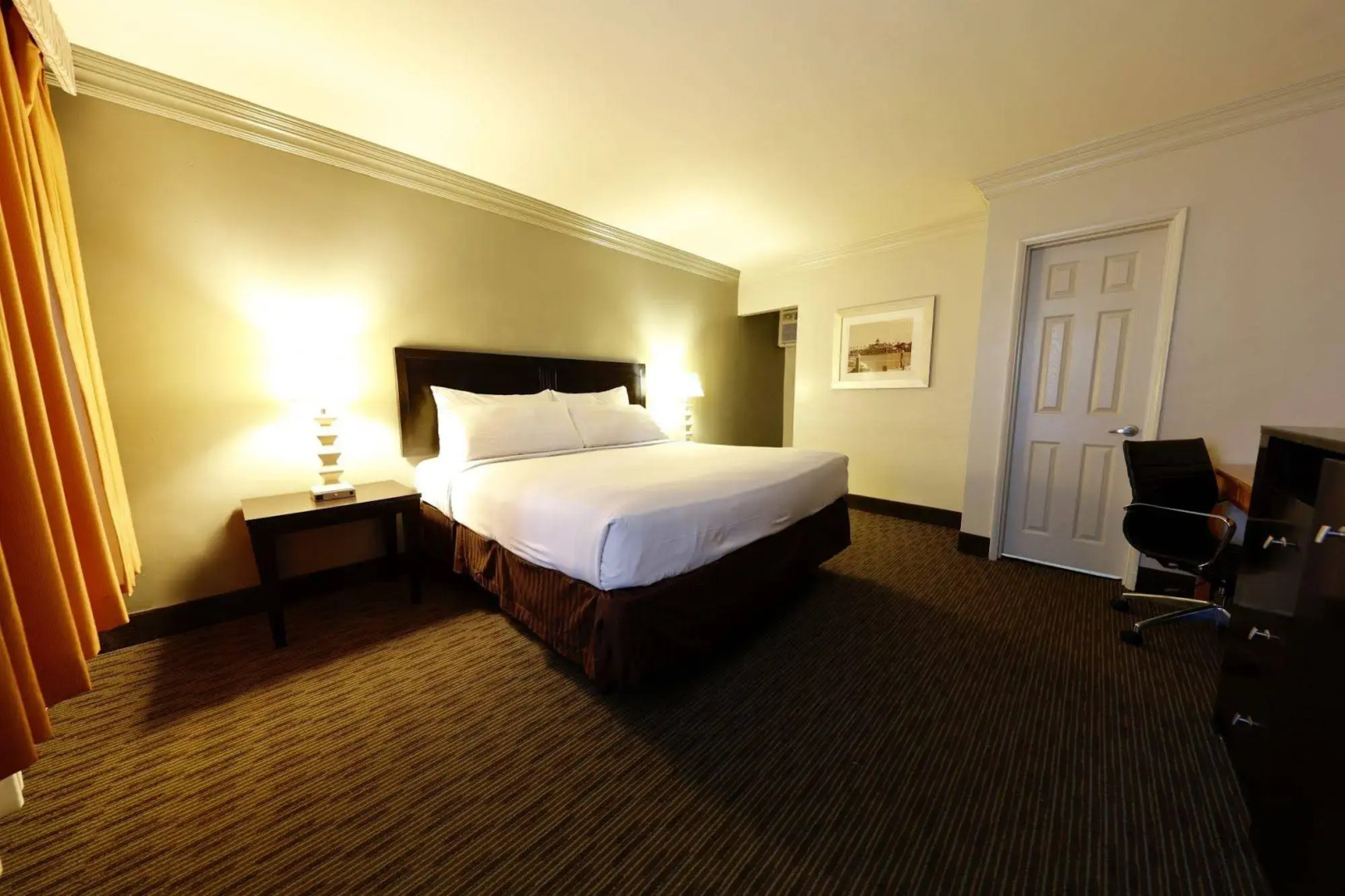 The Sojourn Los Angeles - Sherman Oaks