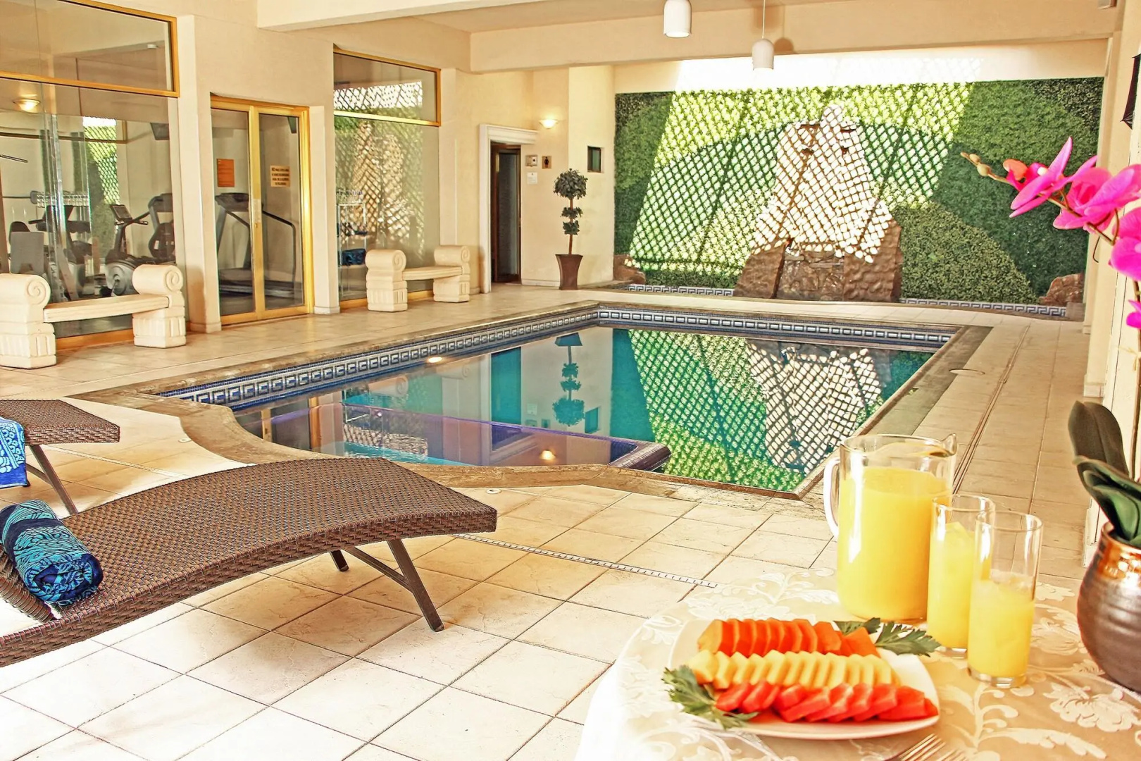Hotel Plaza de Oro