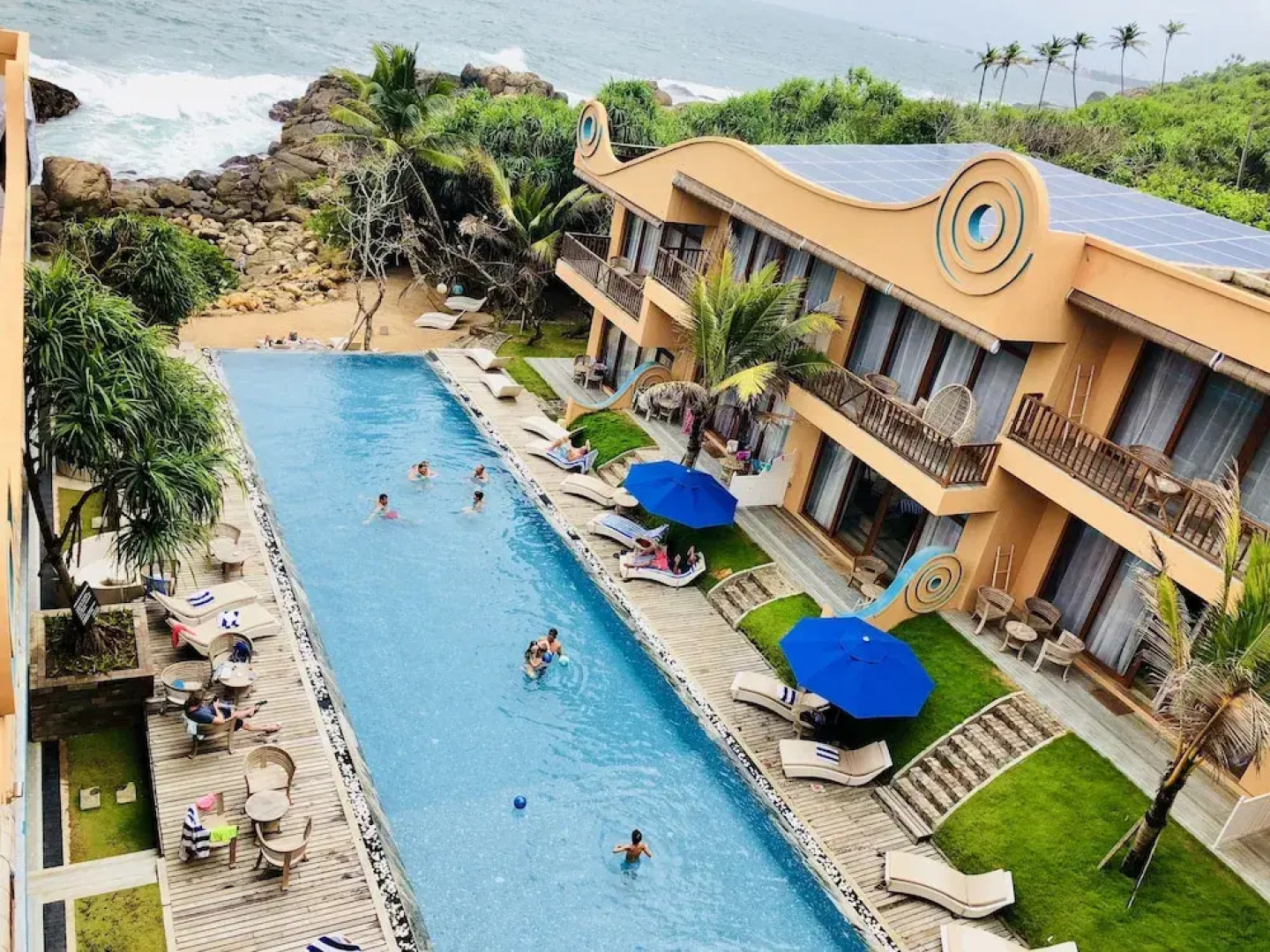 Thaproban Pavilion Waves Unawatuna