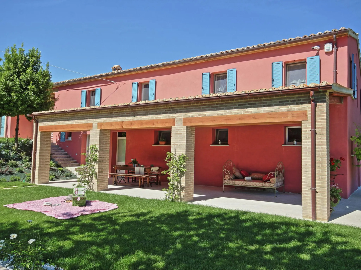 Modern Villa in Fossombrone with Swimming Pool