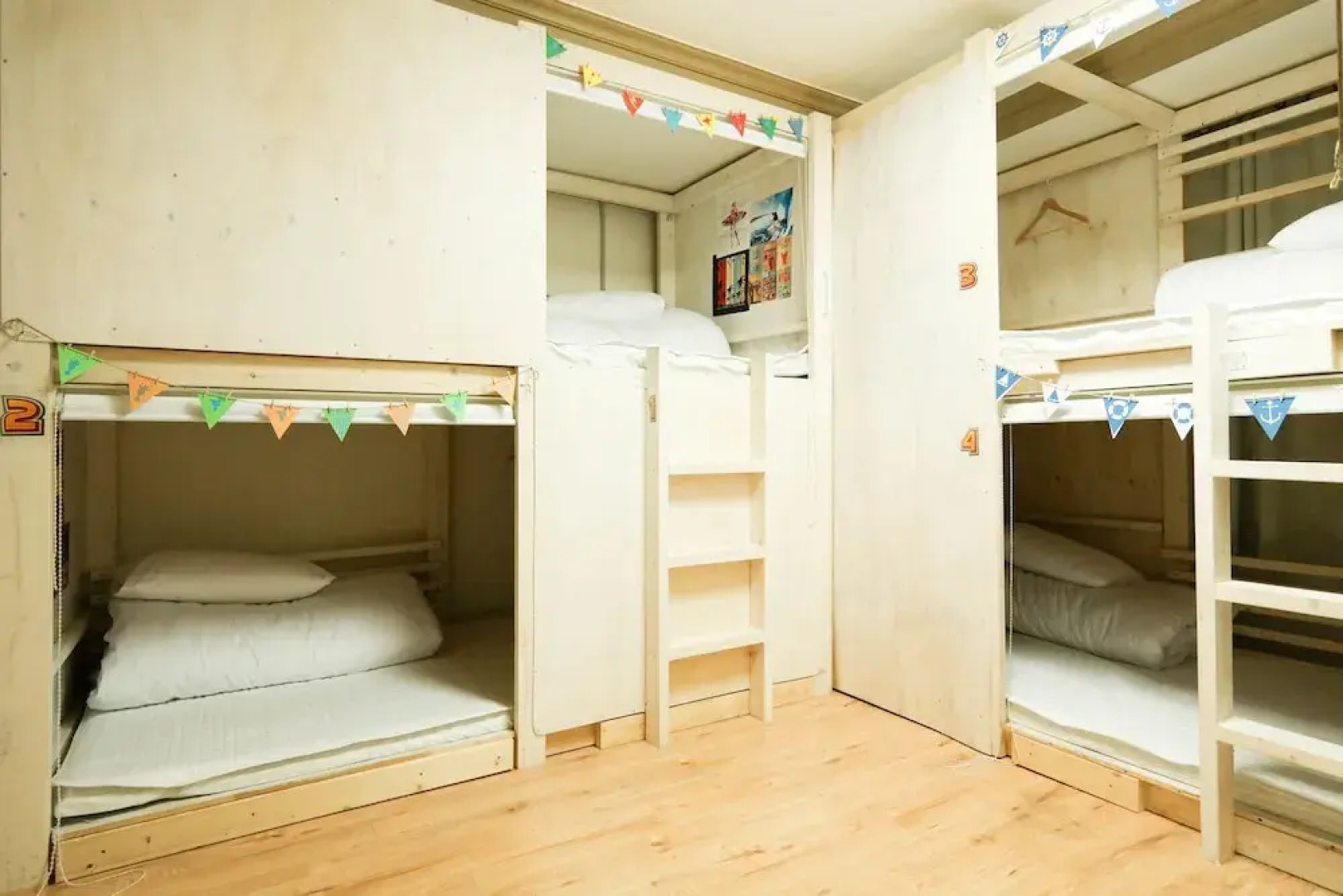 Linker Party House - Hostel