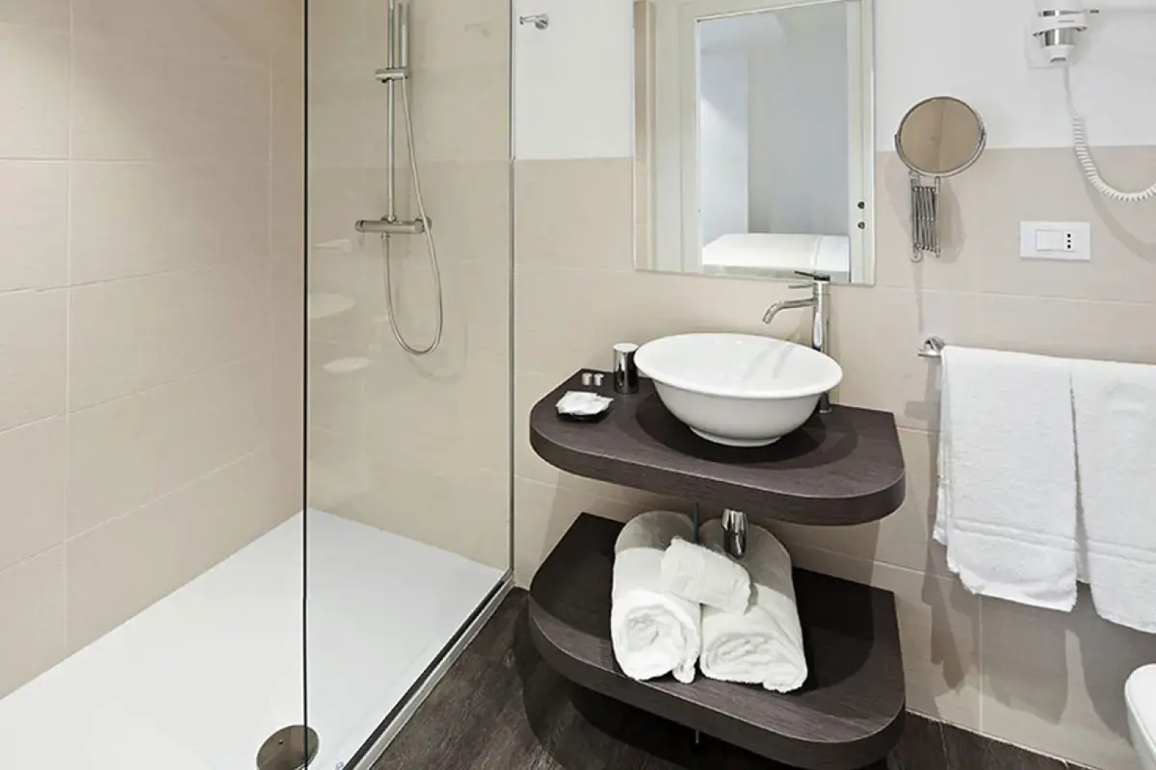 Отель Studio Inn Centrale & Milano Urban Padel