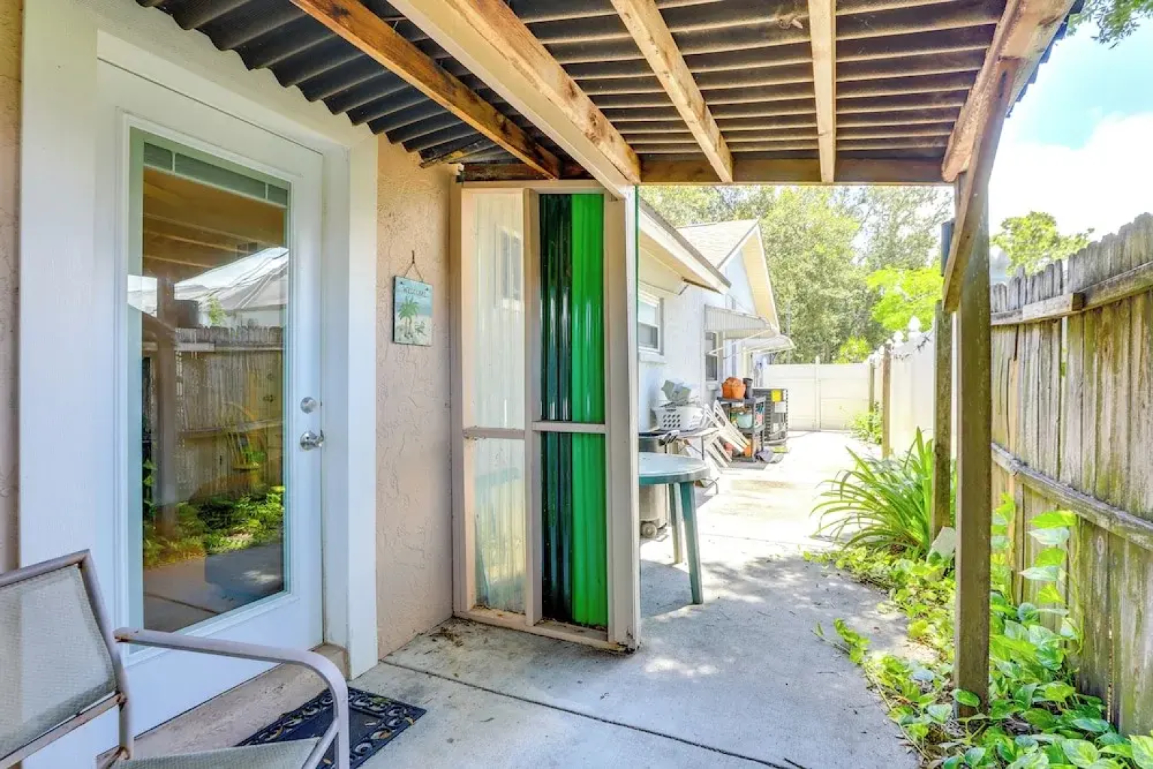Walkable Studio in Pinellas Park w/ Desk & Patio