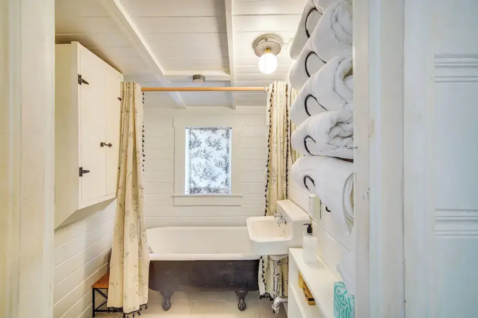 Crestline Vacation Rental, Close to Hiking Trails!