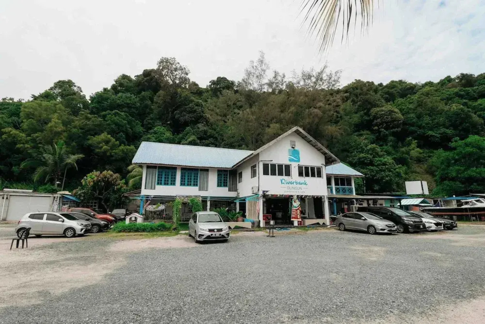 Riverbank Dungun Guesthouse & Cafe