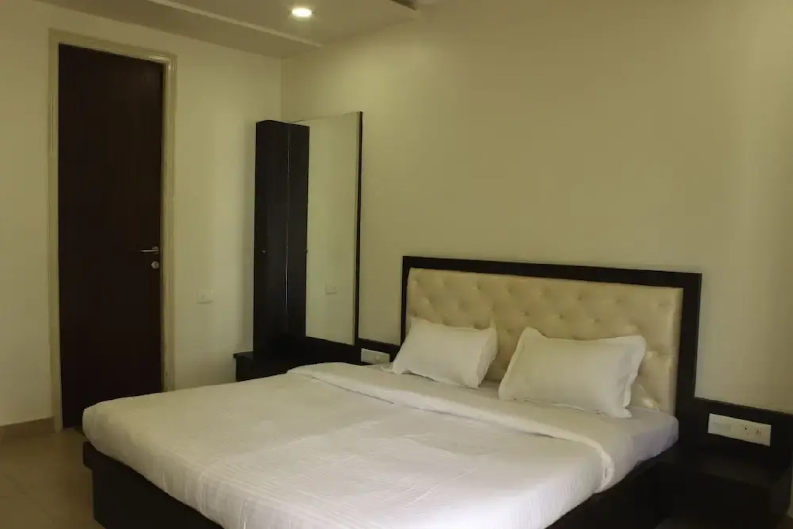 OYO 9714 Home Pool View 1 BHK Siolim