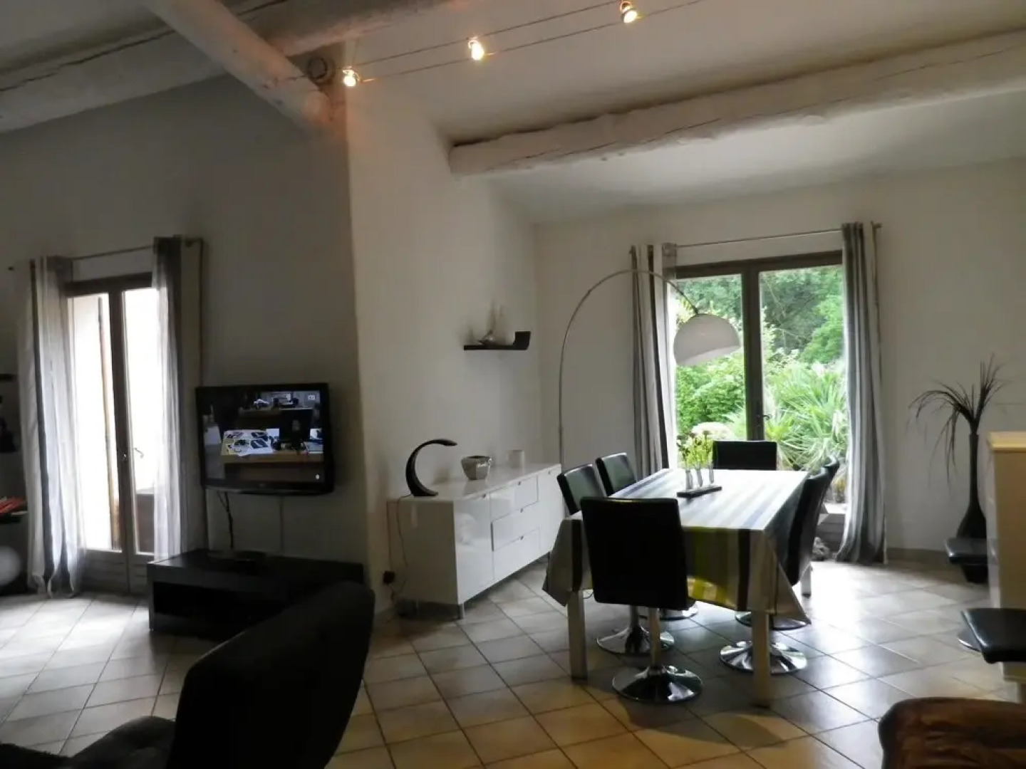 Villa With 3 Bedrooms in Taillades, With Wonderful Mountain View, Priv