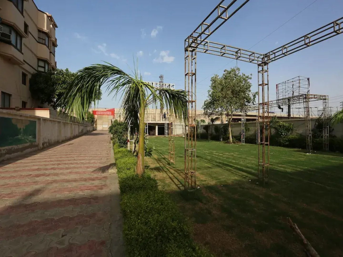 OYO 7812 Shree Radha Resort