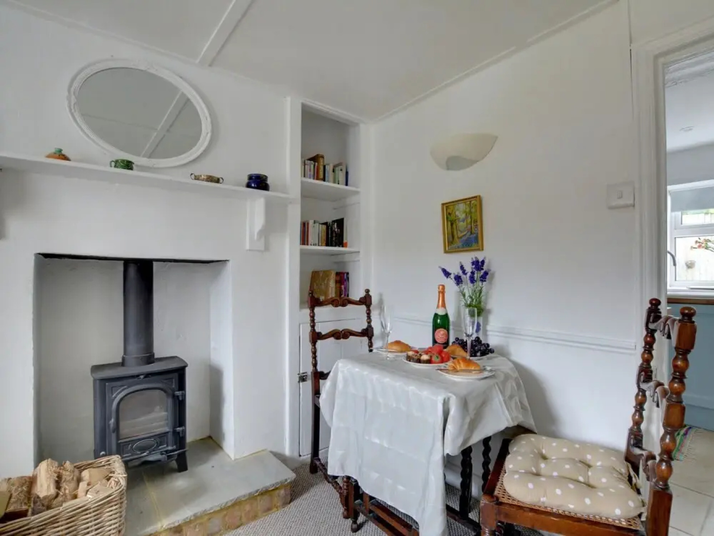 Cozy Holiday Home in Hythe Kent With Garden