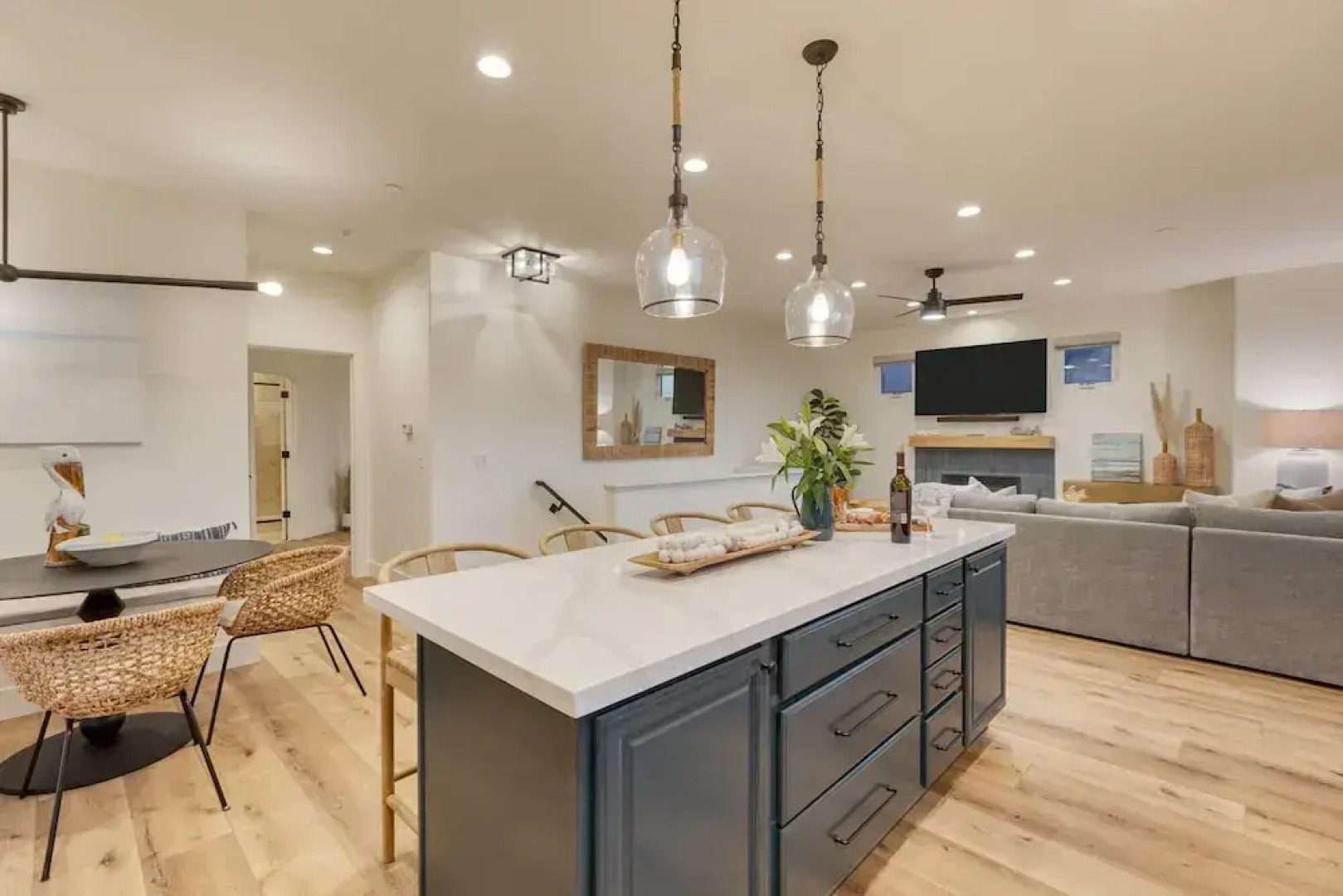 Sunset Serenity by Avantstay Rooftop w Hot Tub Fire Pit 3 Blocks to Beach