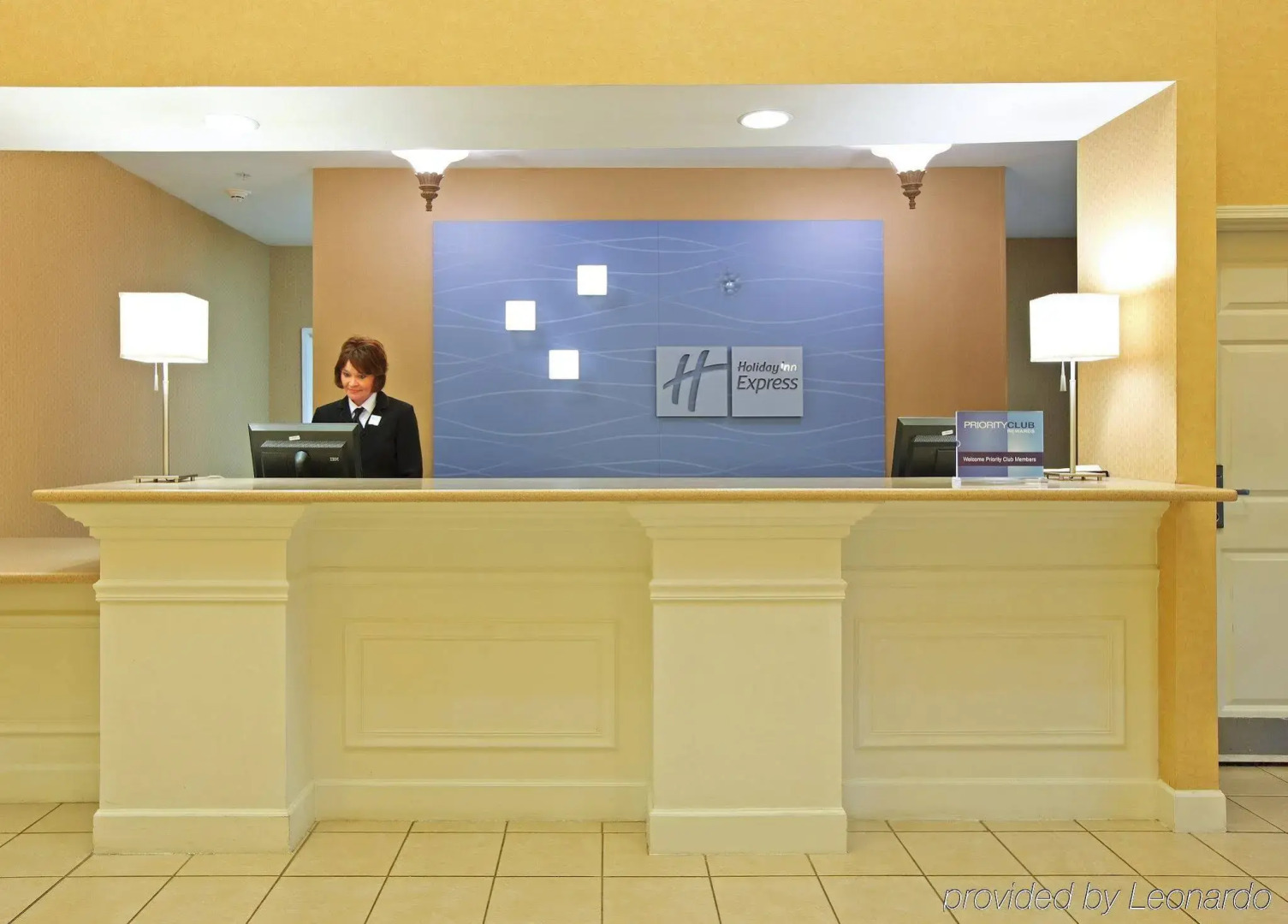 Holiday Inn Express Hotel & Suites Magnolia-Lake Columbia by IHG