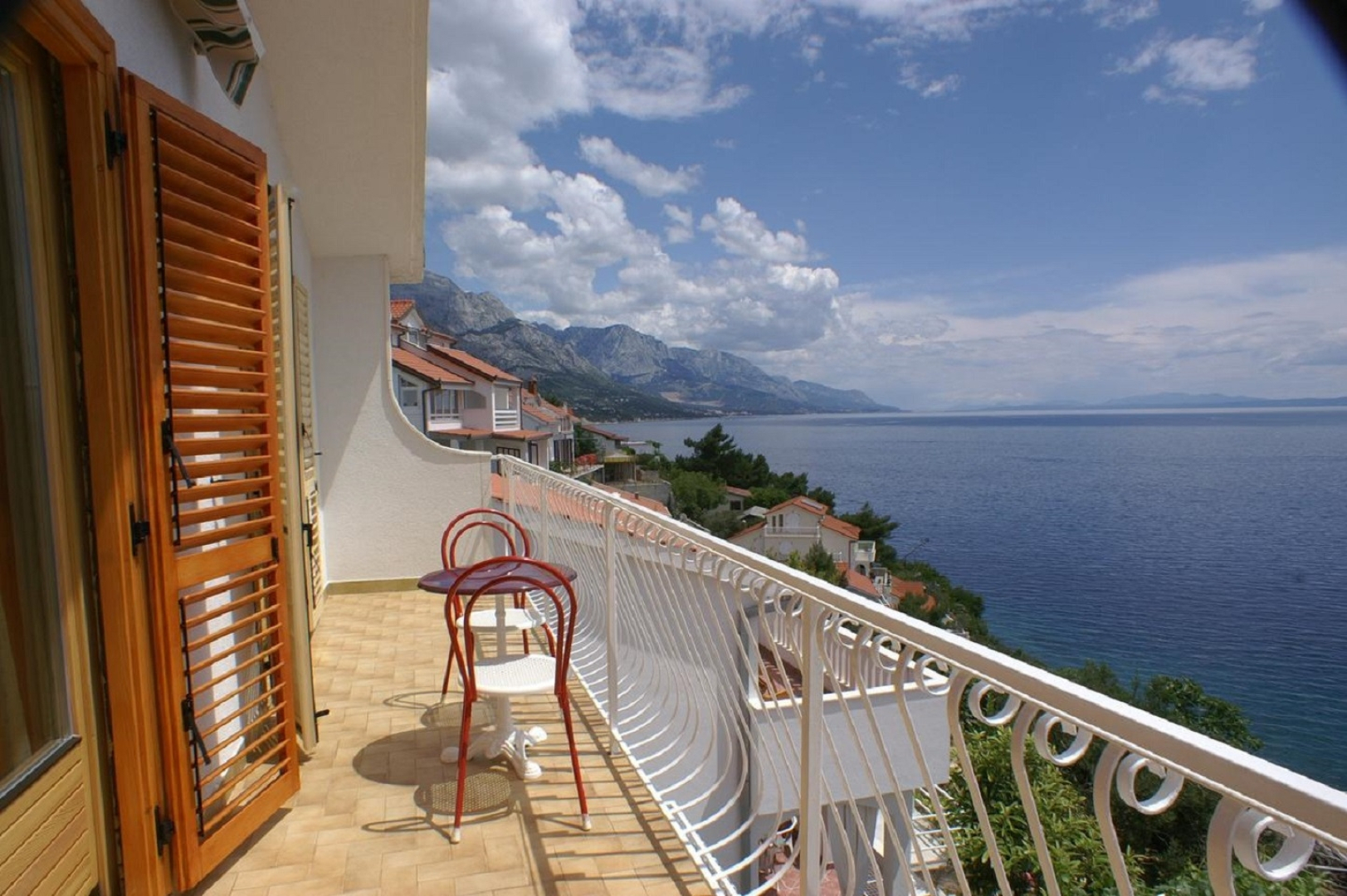 Apartment Niko - 50 m from pebble beach: A4 Pisak, Riviera Omis