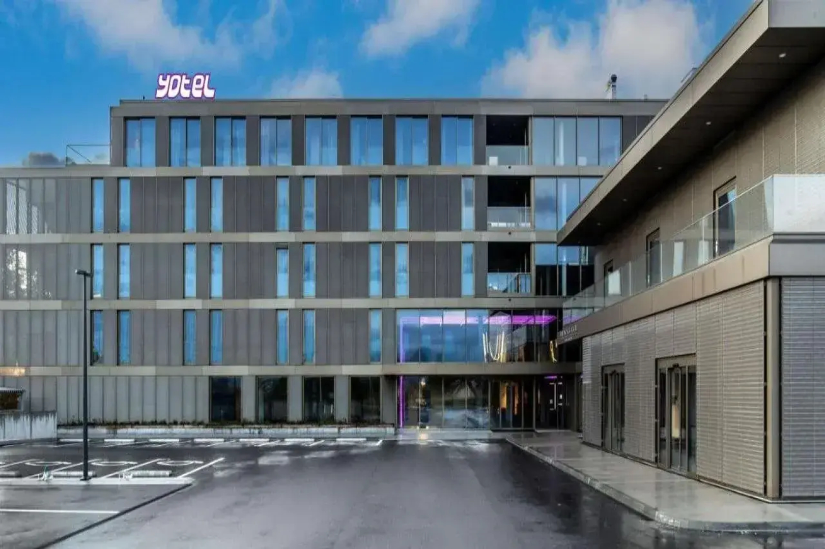 YOTEL Geneva Lake