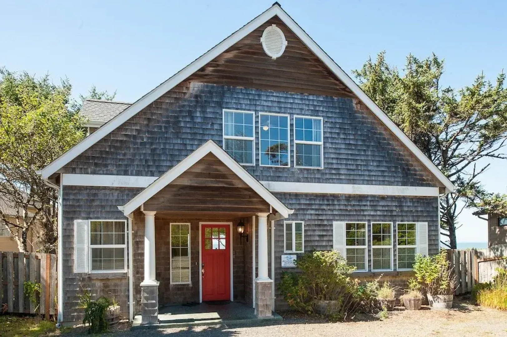 Sheltering Pines 4 Br cottage by RedAwning