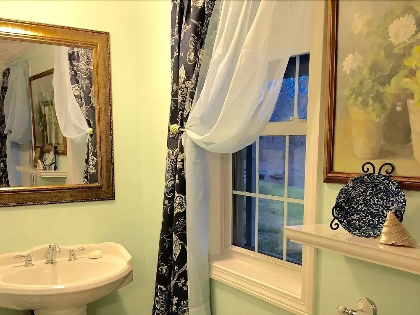 Clamshell by the Sea - Six Bedroom Home