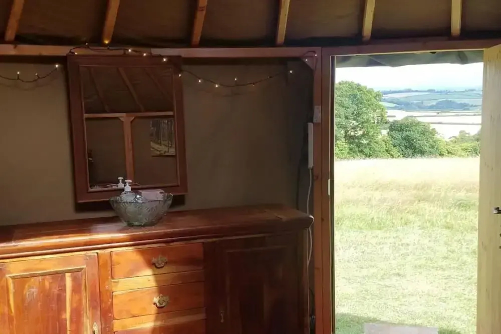 Roundhouse Yurt, Stunning Views, Totnes Dartmouth