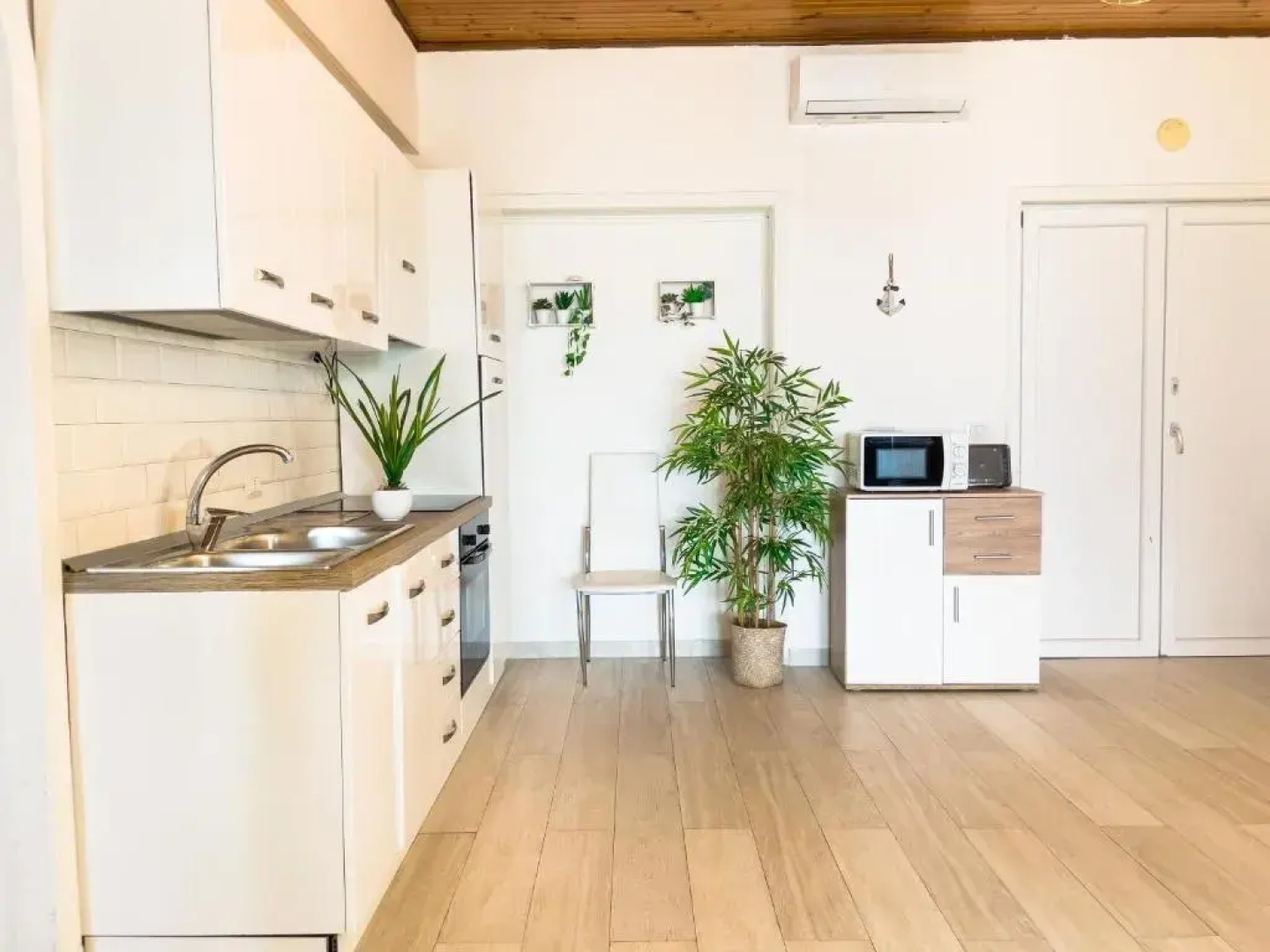 Athena Sea front Apartment, Parking & Pool