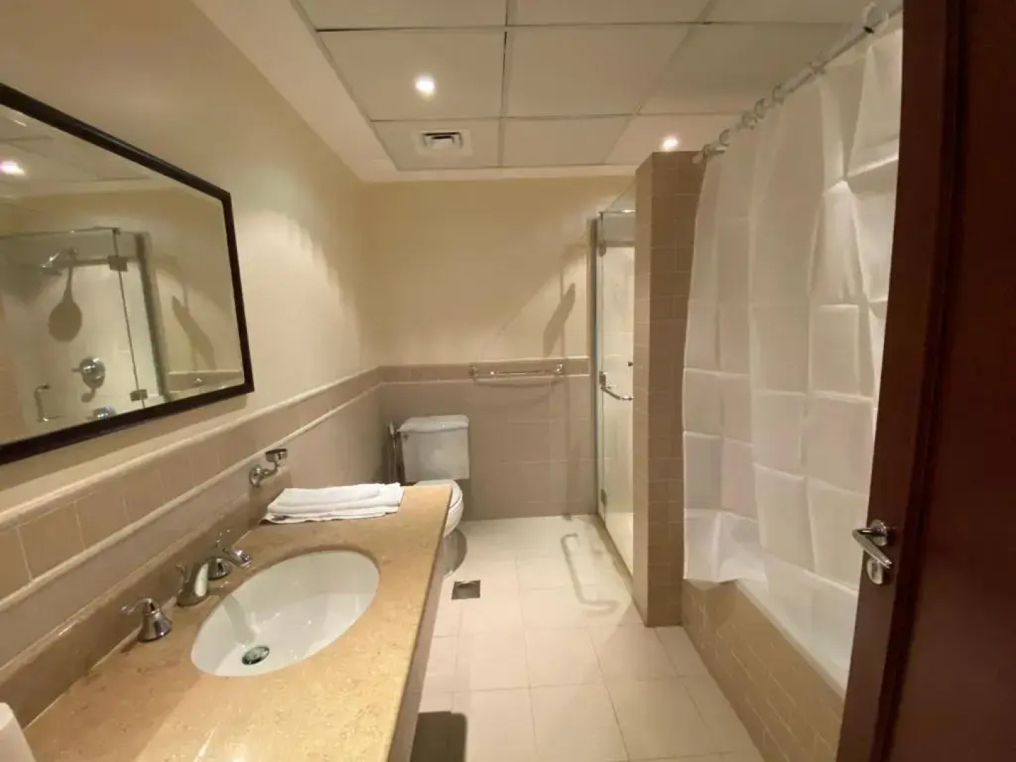 4 bedroom apt in king Abdullah economy city ابراج الشاطي