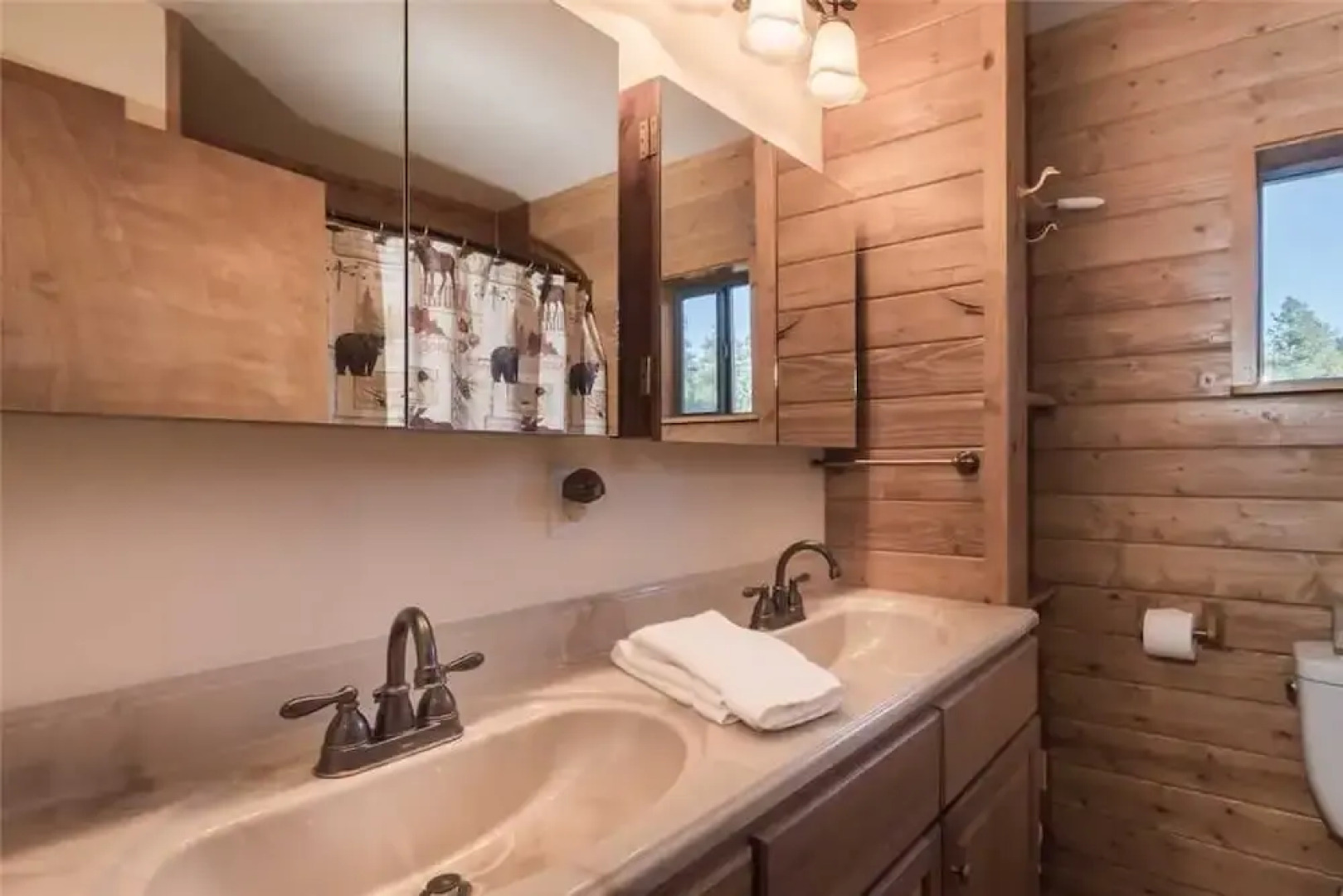 Moose Manor - Three Bedroom Cabin