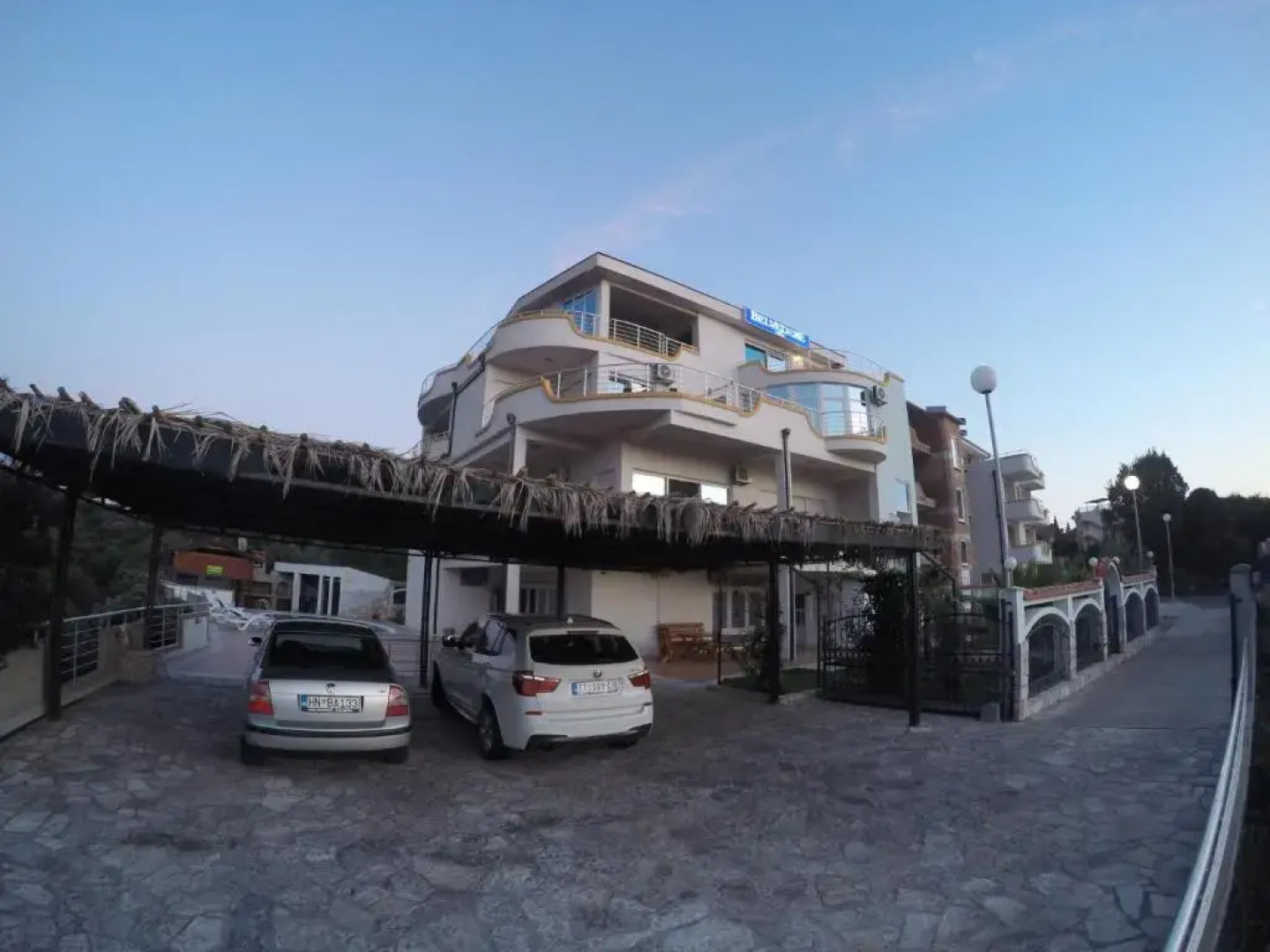 Belvedere Apartments with Seaview