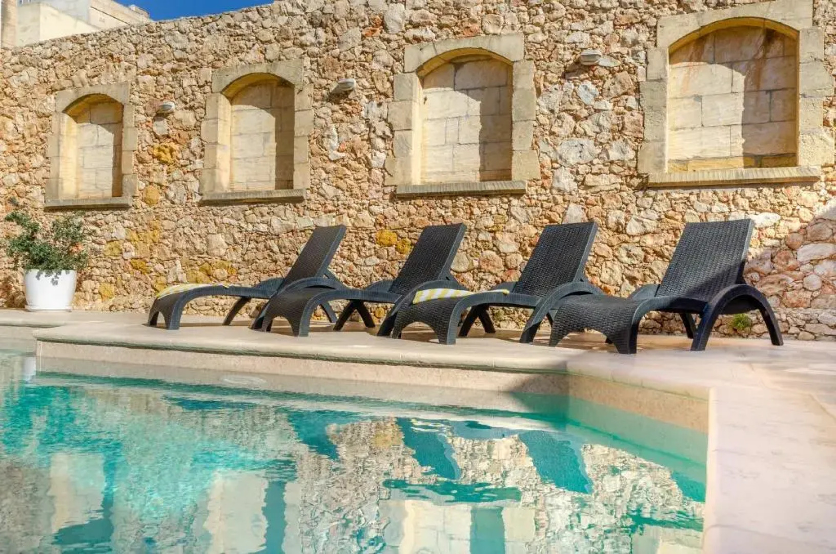 The Grand Authentic House with Private Pool