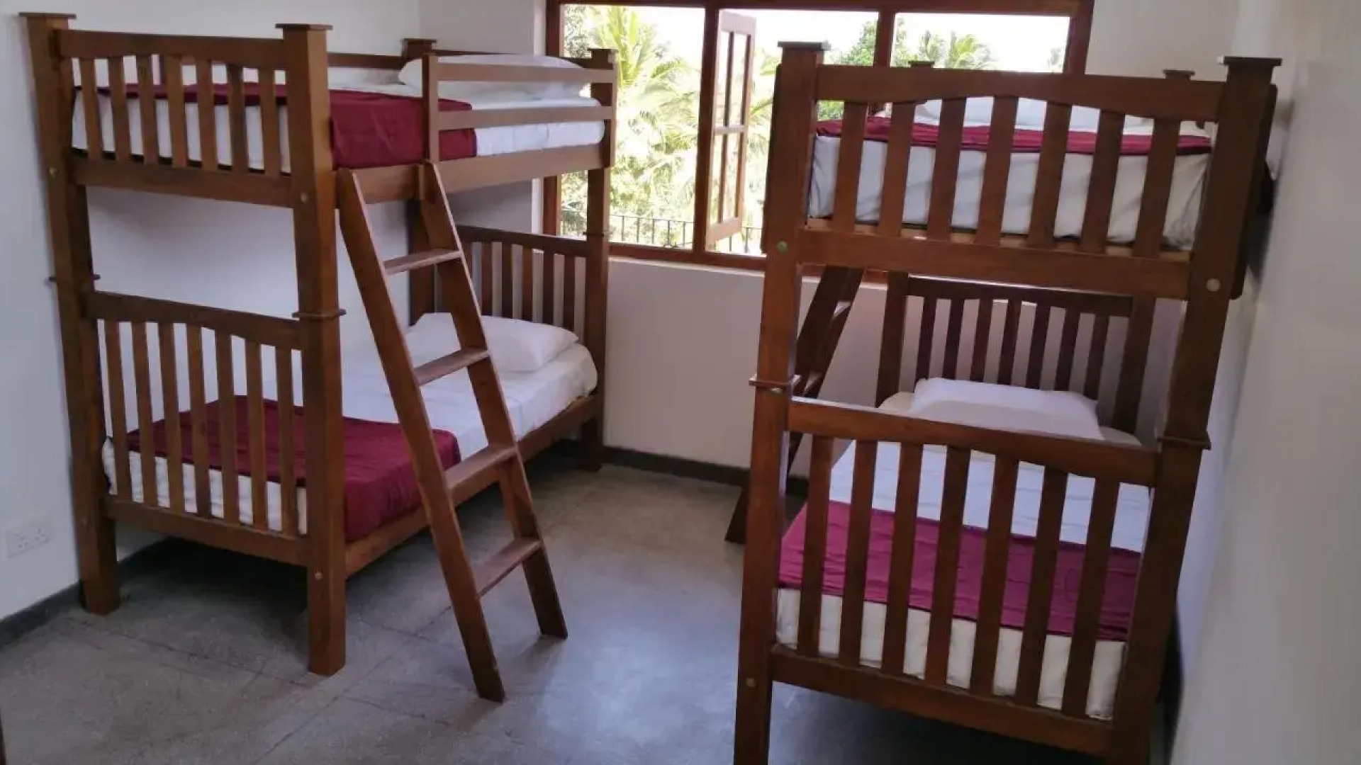 Hitchhike Backpackers