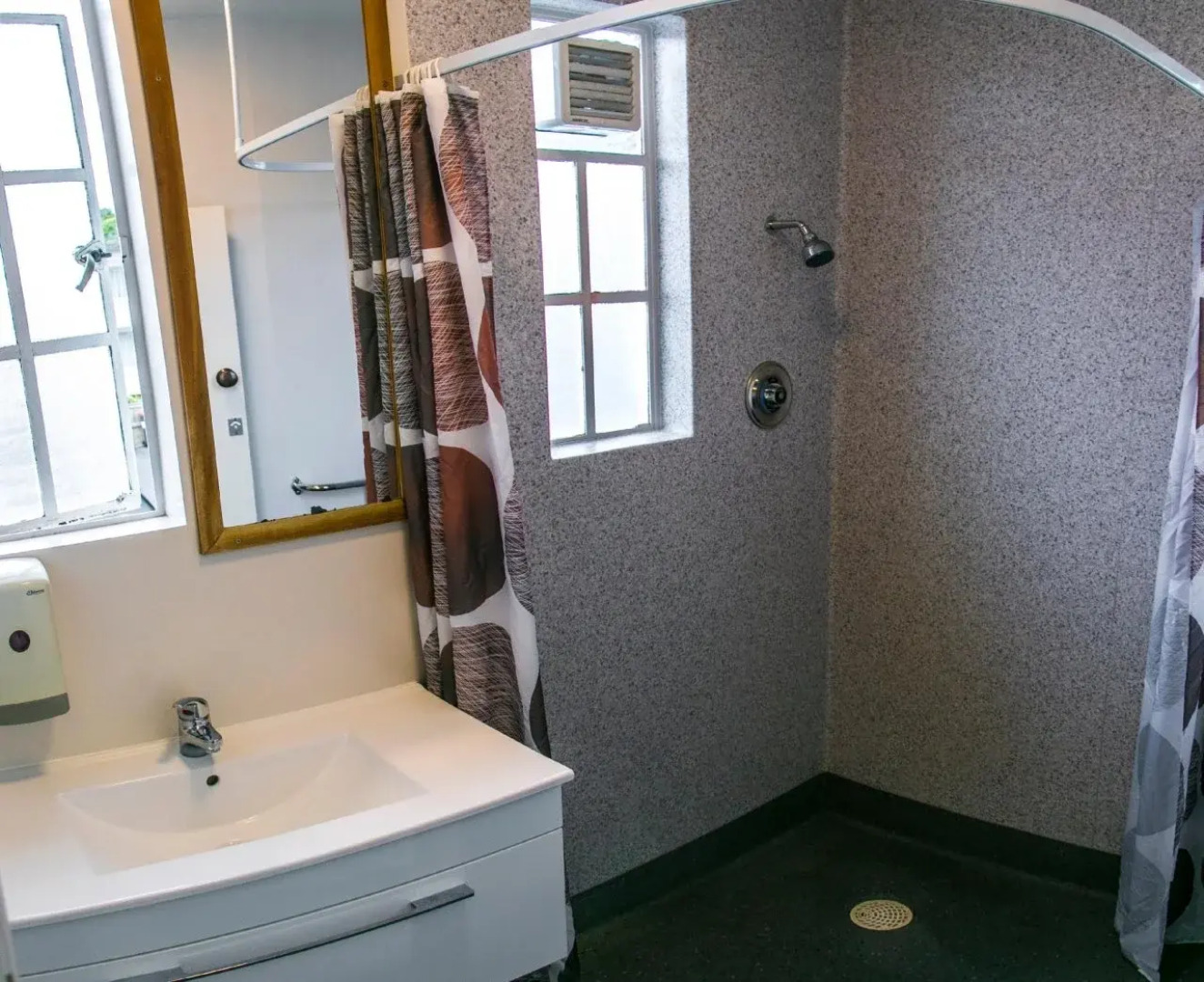 Kiwis Nest Backpackers and Budget Accommodation