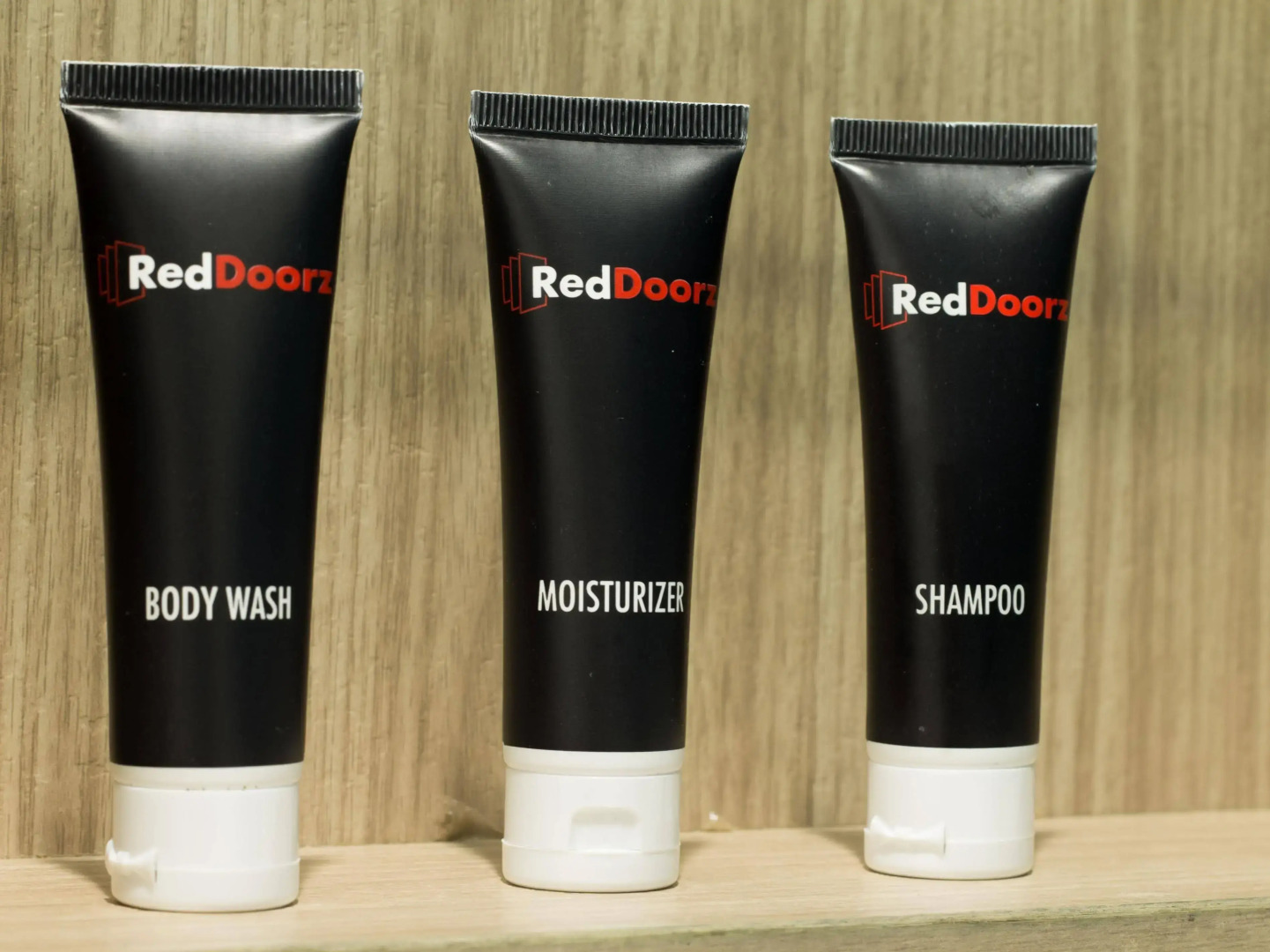 RedDoorz Near Padma Beach