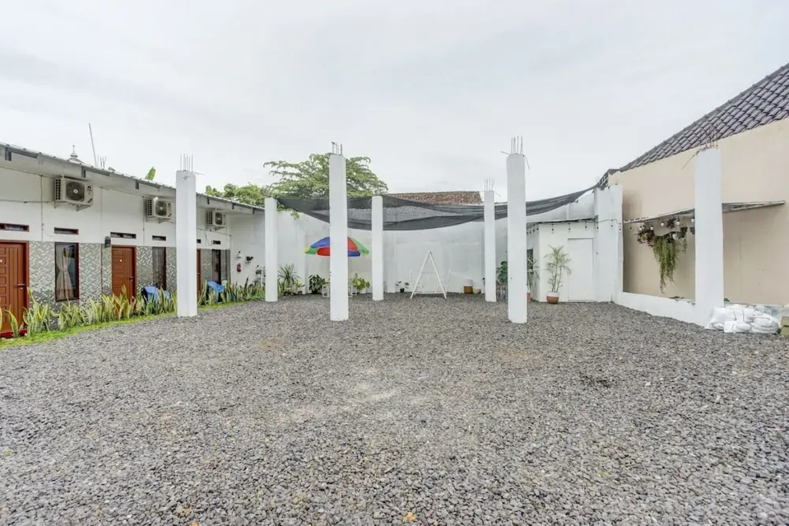 Oemah Ratu Hostel Syariah by OYO Rooms