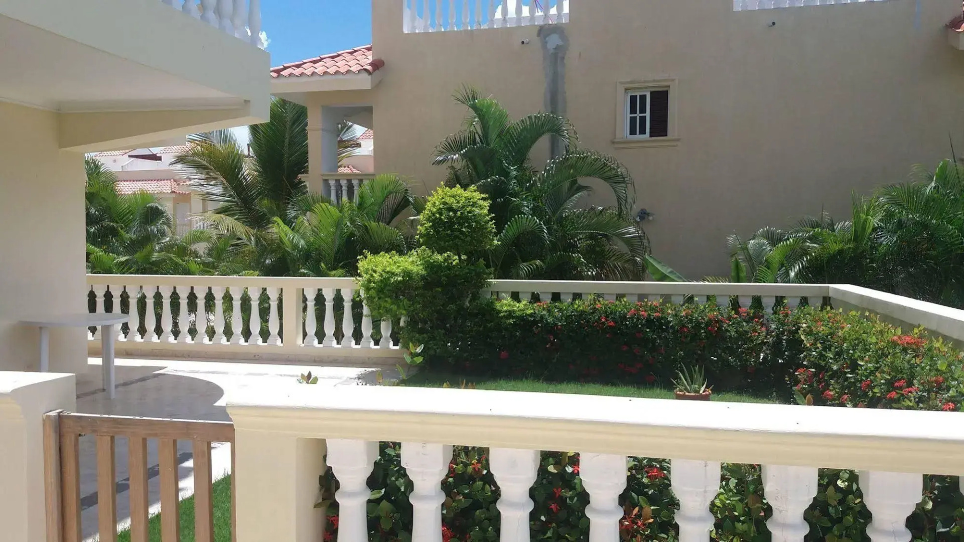 Hotel Las Palmeras / Las Estrellas