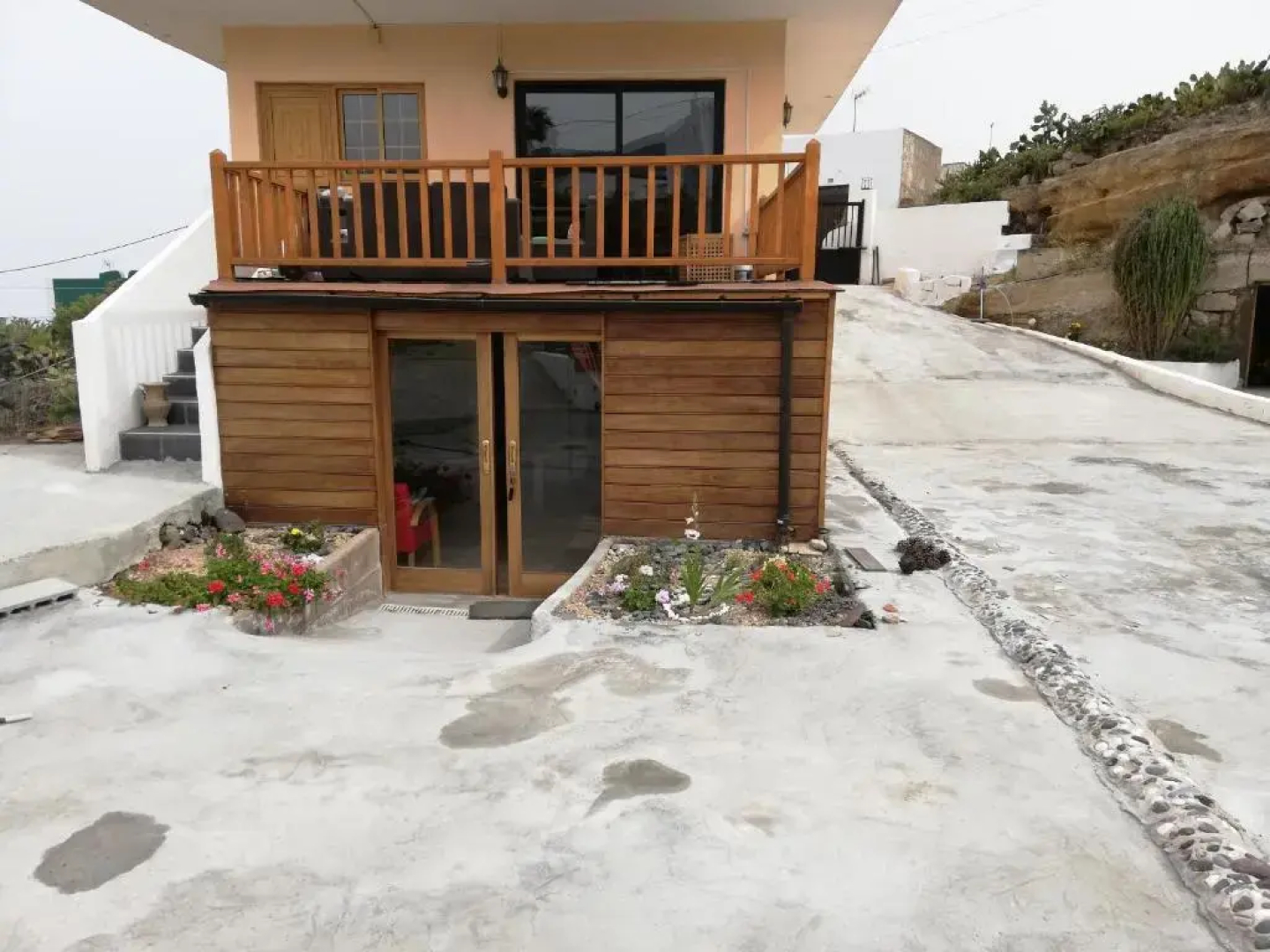 Half wooden rural apartment