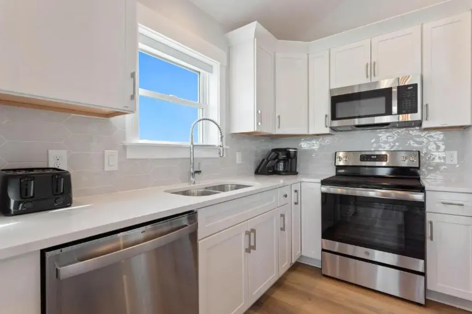 1688 Beach Wood 3 Min Walk to Beach