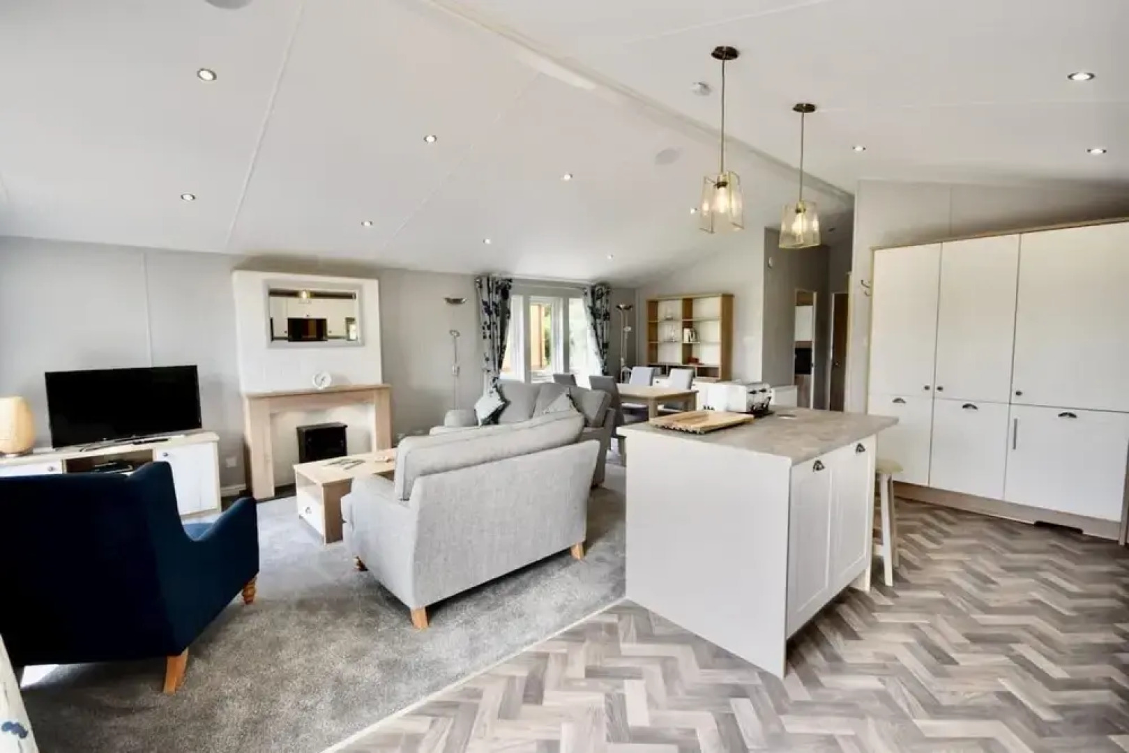 Poppy An Immaculate Lake Side Lodge the Perfect Retreat for all Sleeps 4