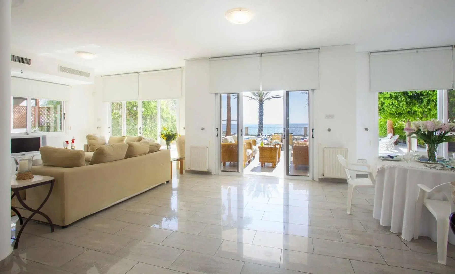 Sunset Beachfront Villa Meneou