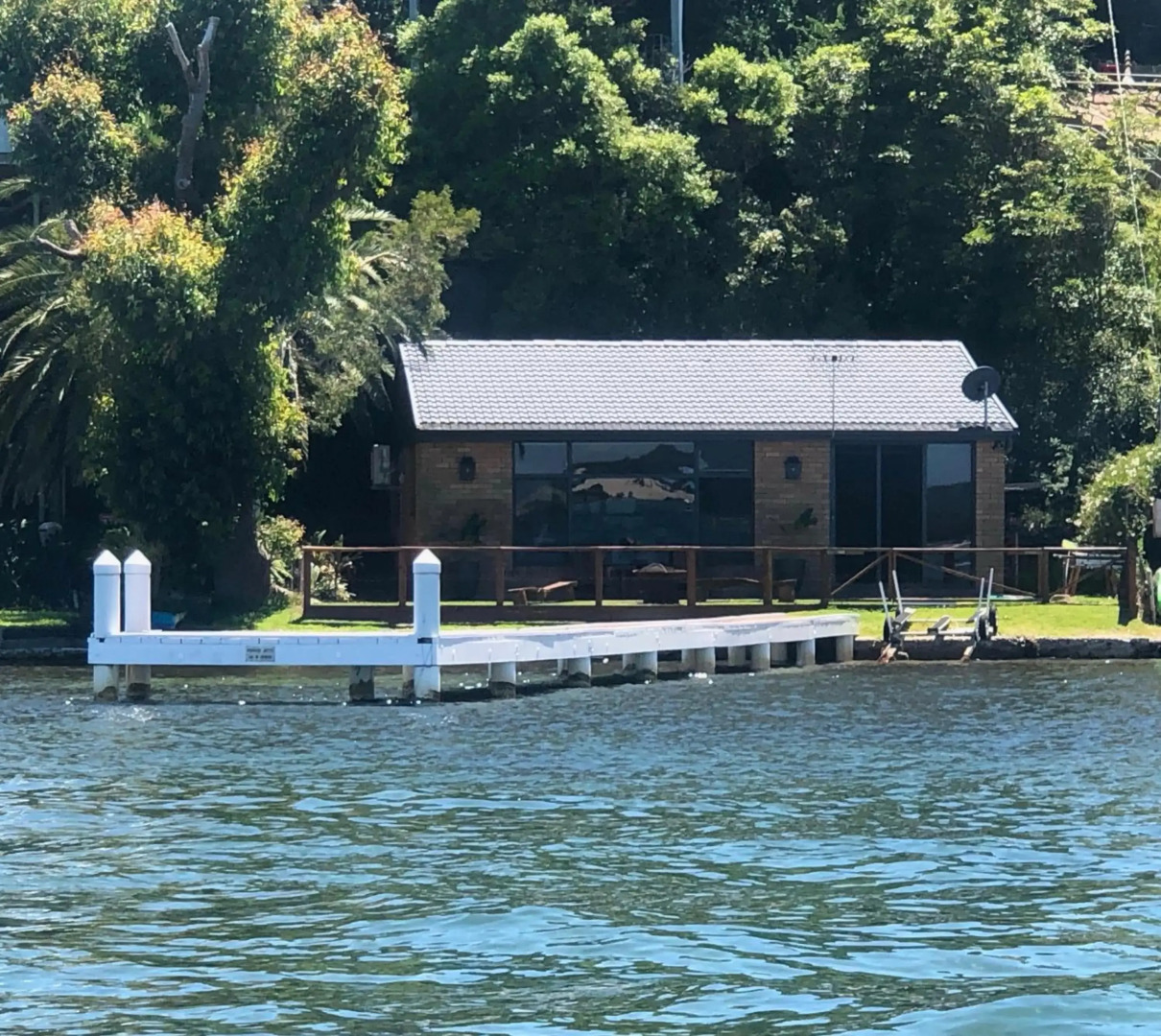 Serenity by the Lake - Romantic Waterfront Couple's Getaway