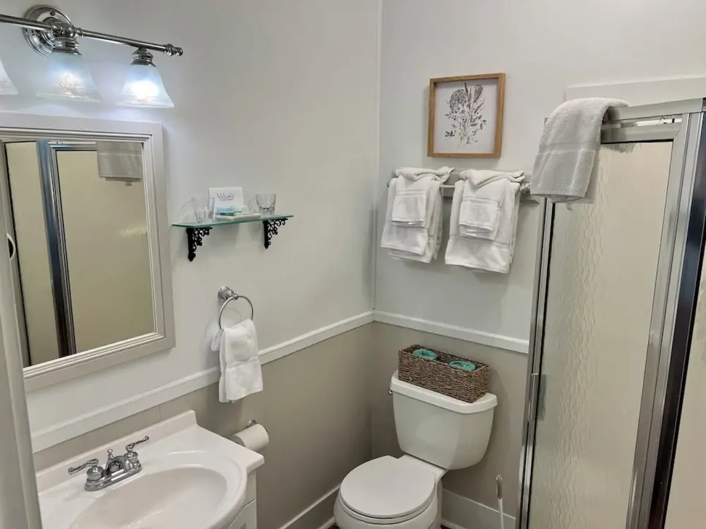 Valcour Inn & Boathouse