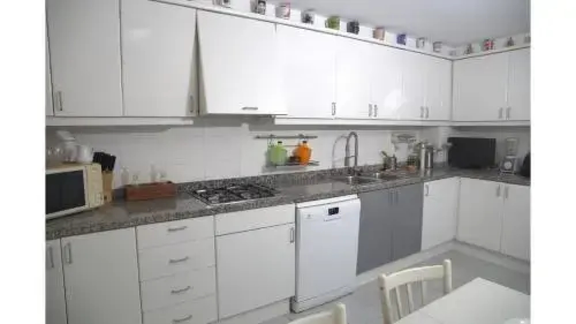 Margaret's Family House with pool and parquing