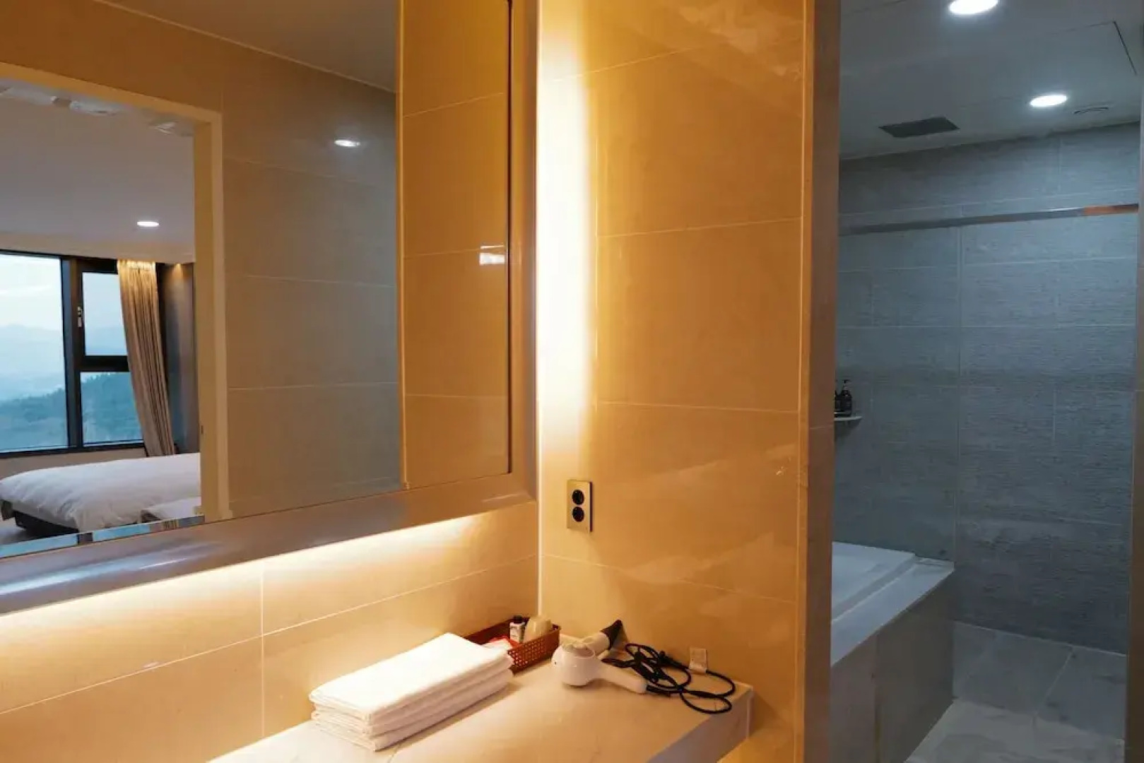 Sancheong Korean Medicine Family Hotel