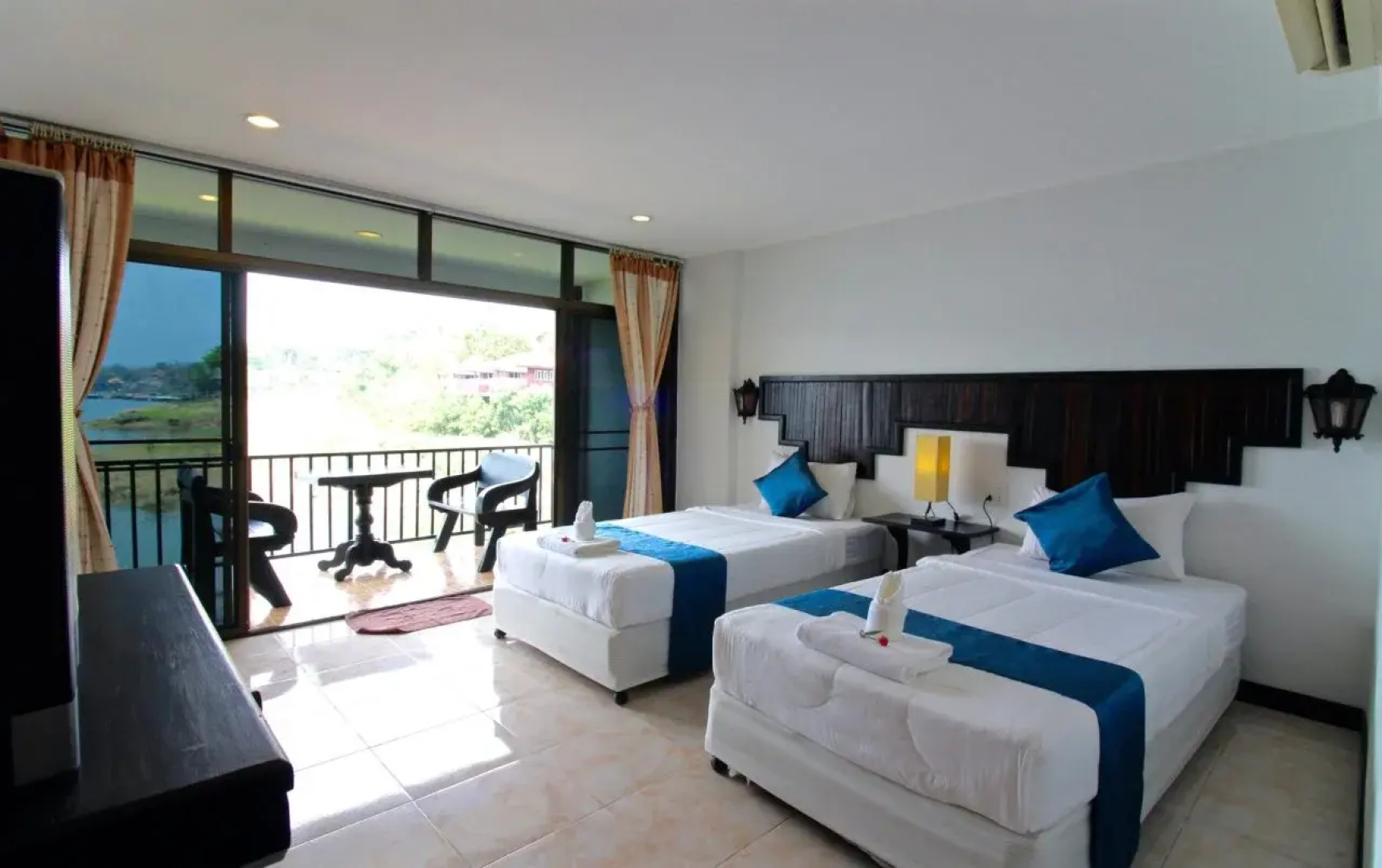 Phornpailin Riverside Resort