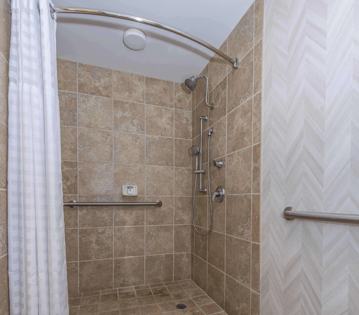 DoubleTree by Hilton North Charleston - Convention Center