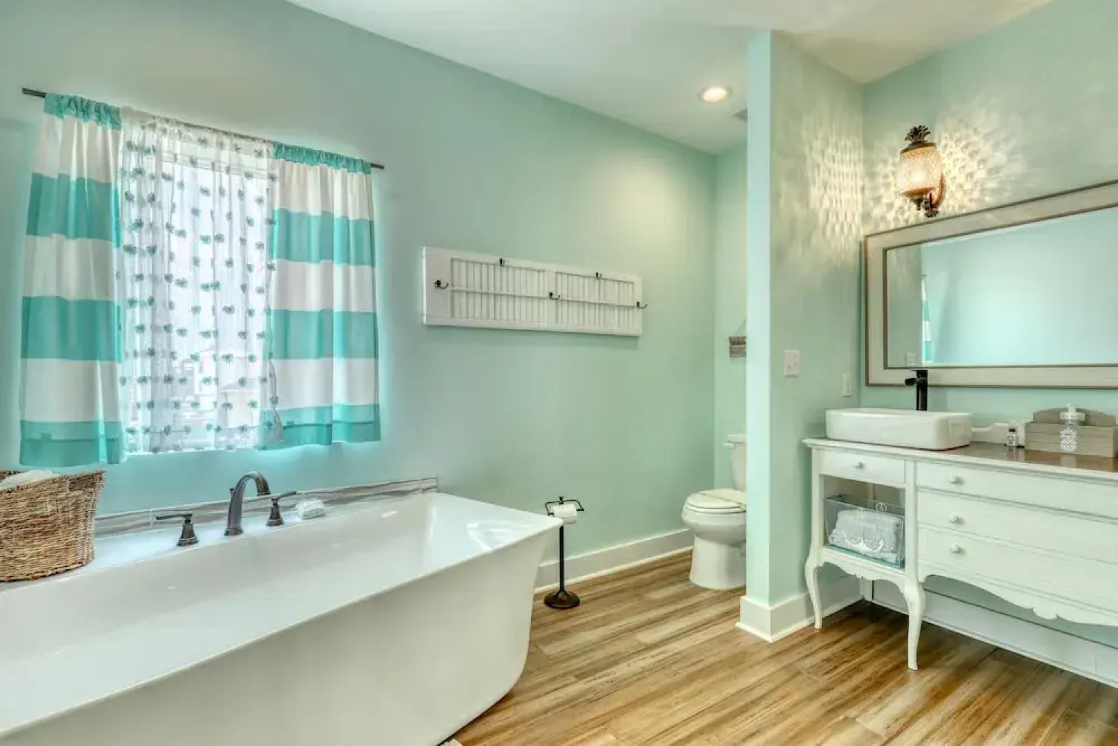 Salty Seahorse -2822 Bienville