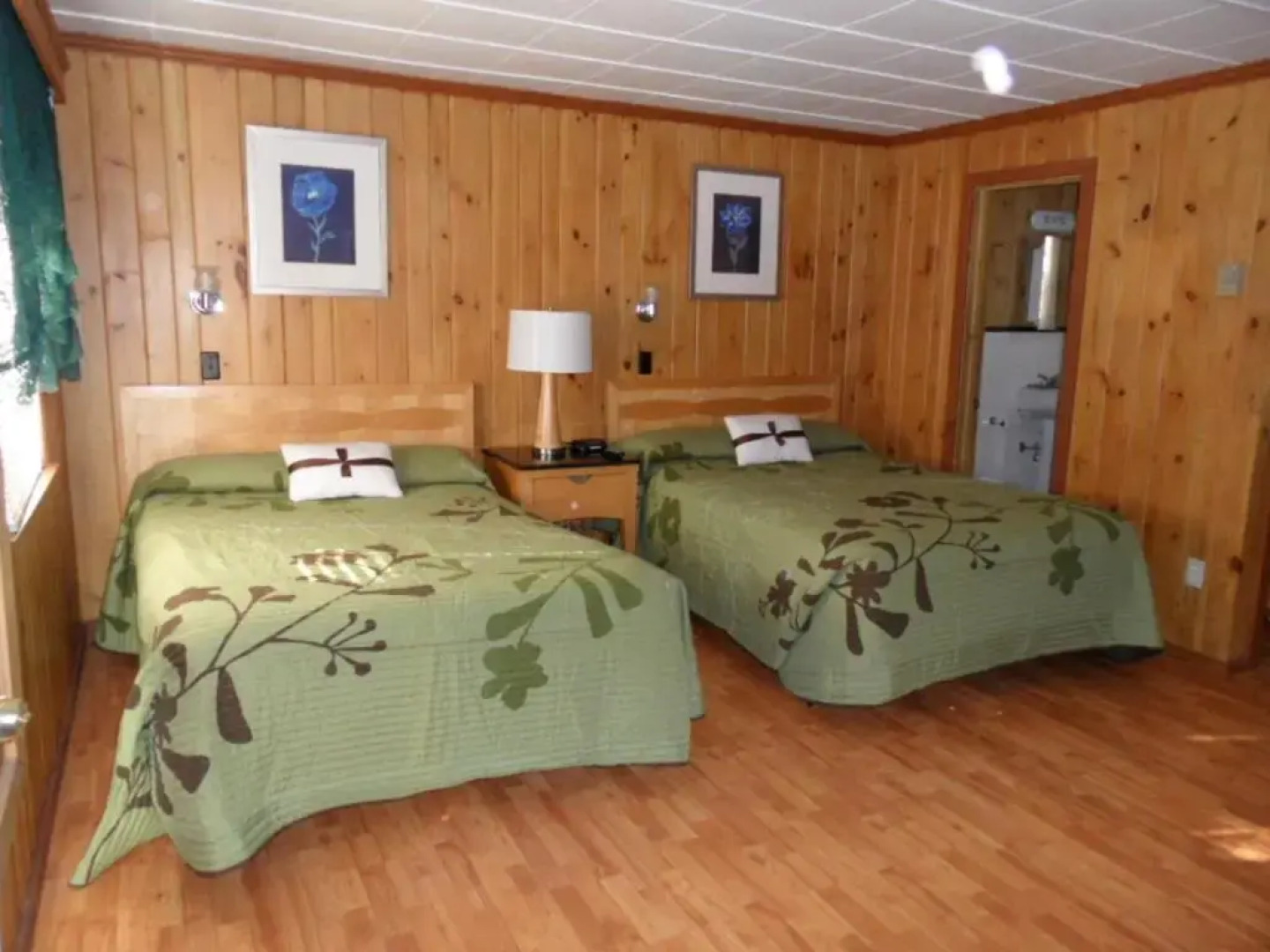 Seven Dwarfs Motel and Cabins