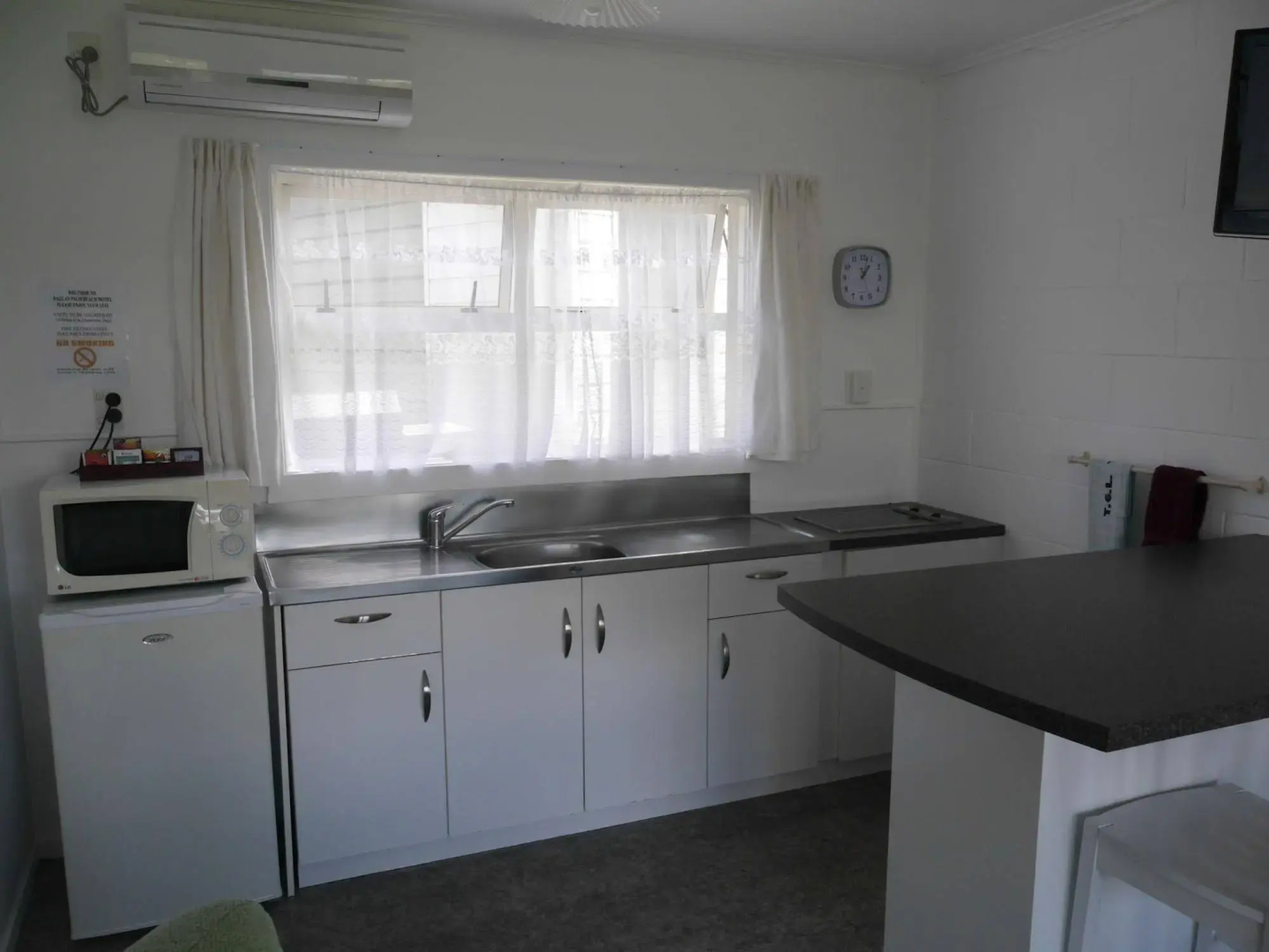Raglan Palm Beach Motel