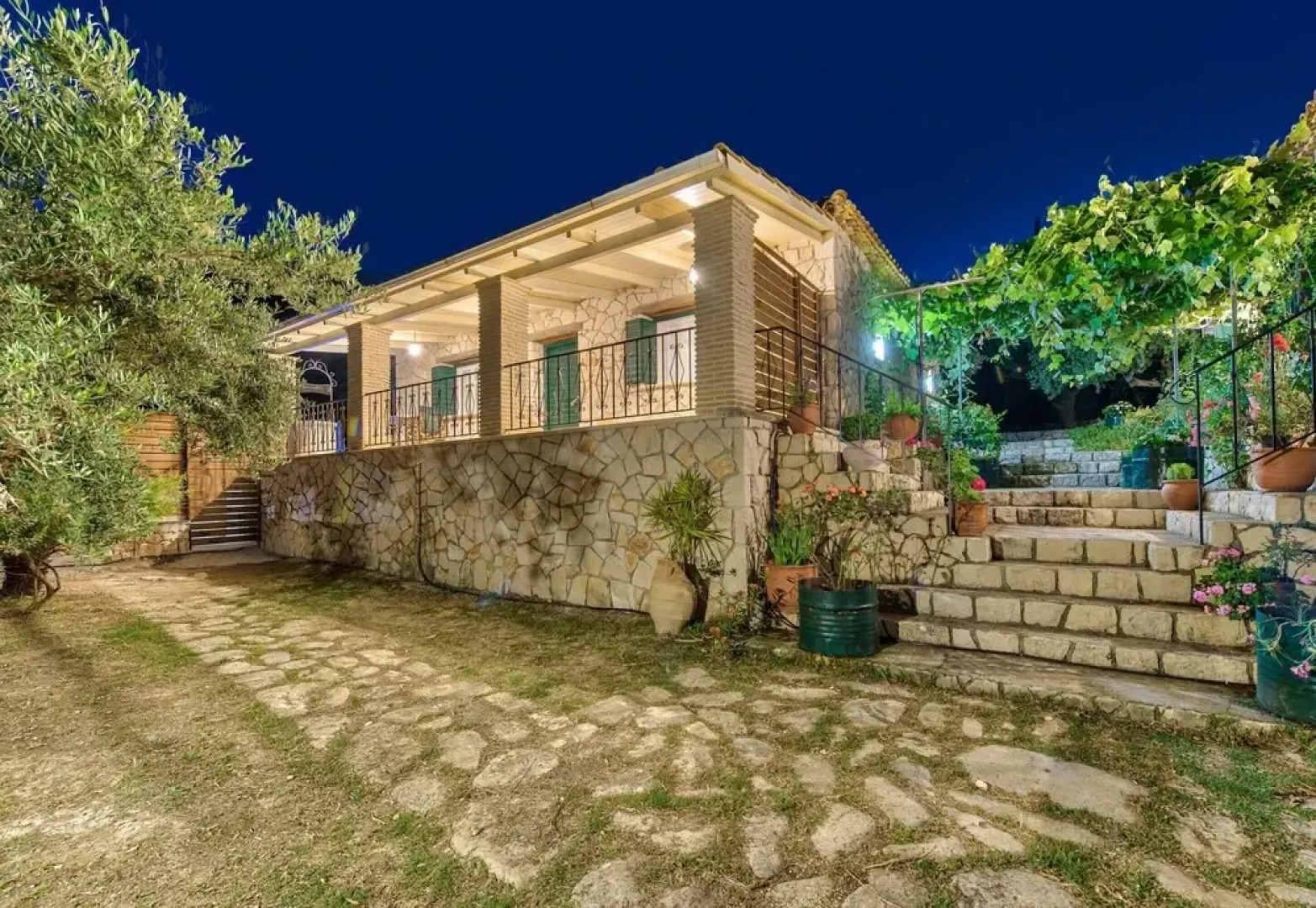 Villa Marathonisi 500 mt From sea