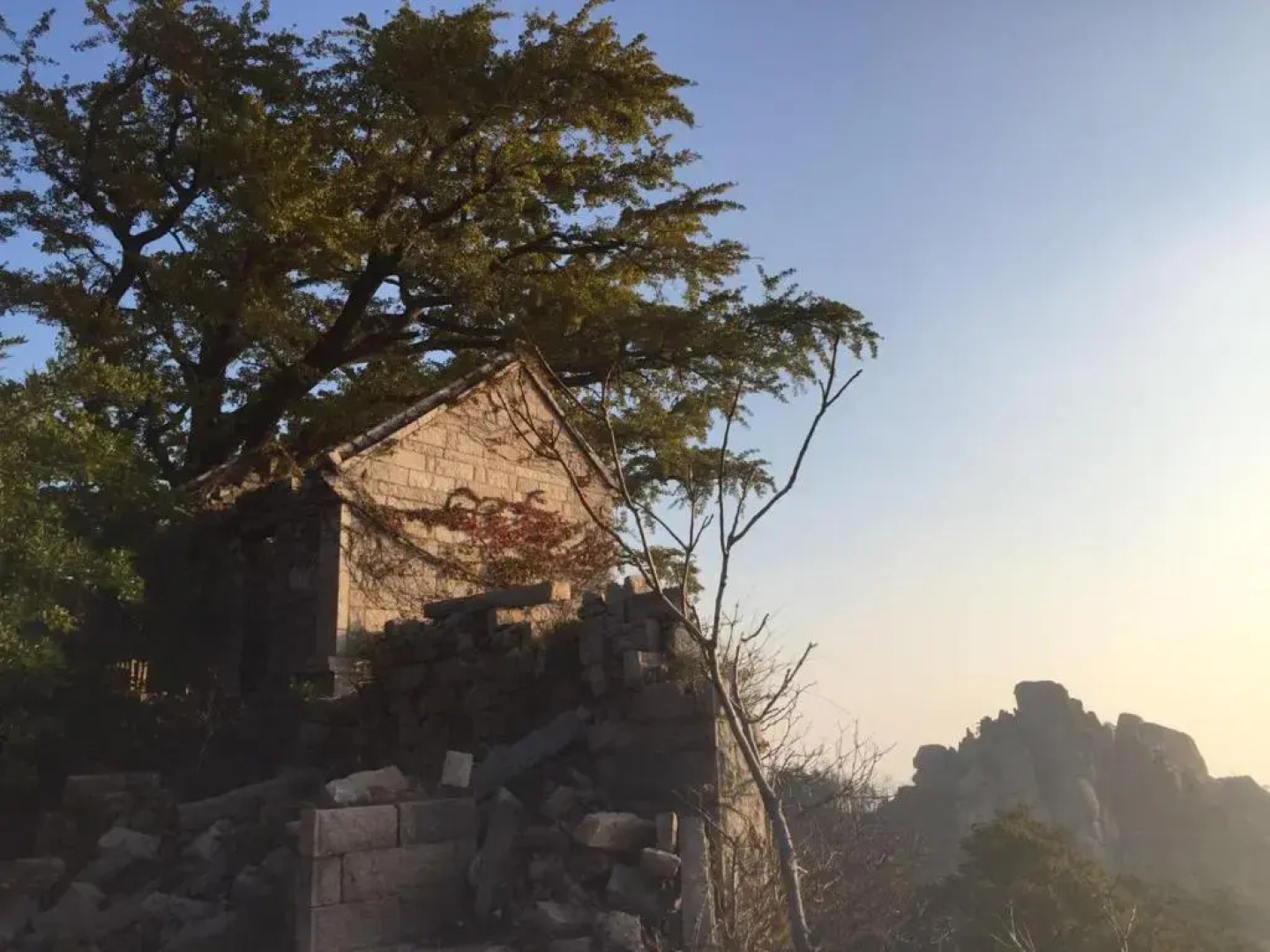 Qingdao Xiufengge Inn