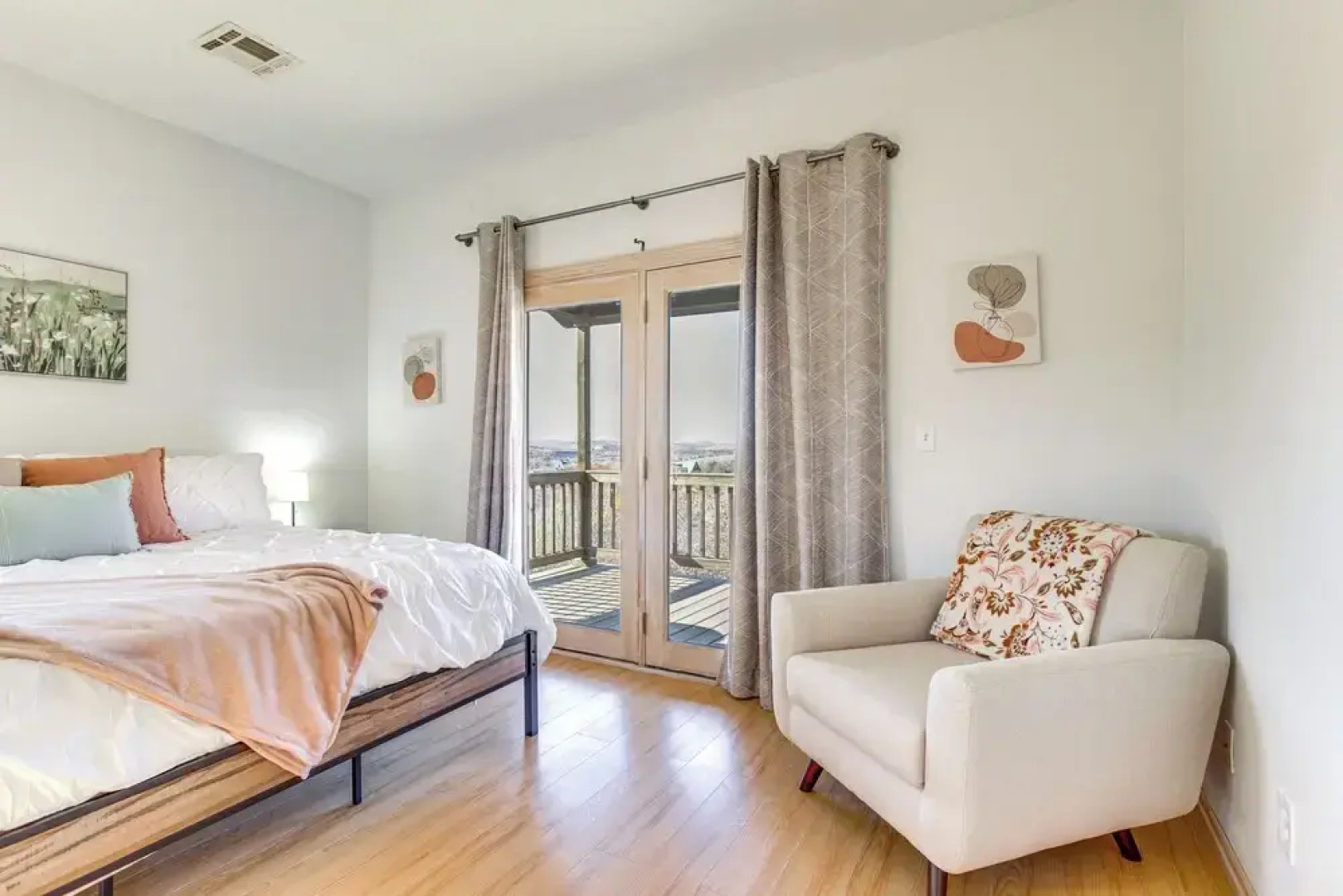 Spacious Cabin w/ Views, Near Lake Lawtonka!