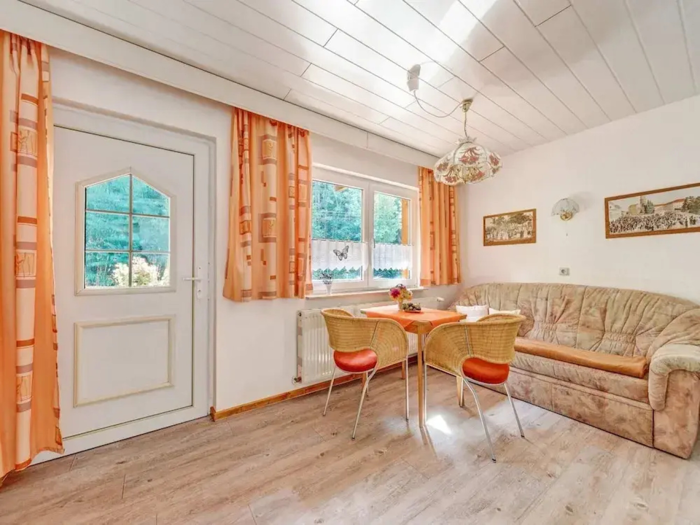 Cozy Apartment Near Trails