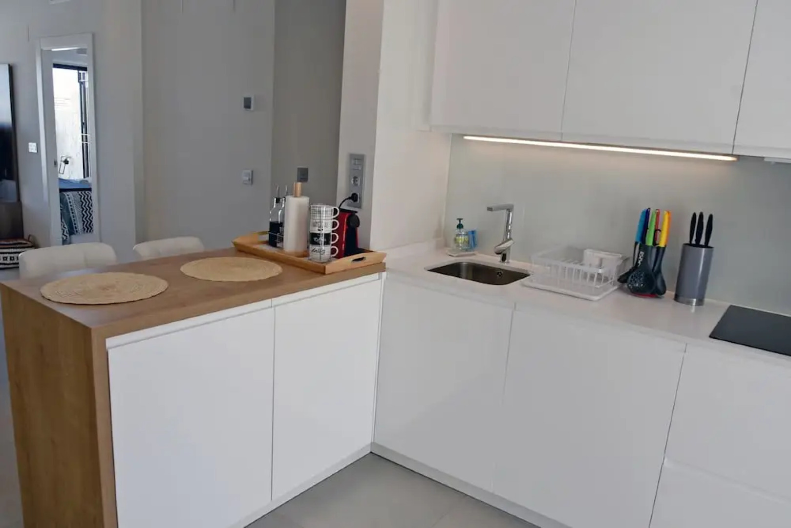 Luxury Apartment on the Beach with Pool 6