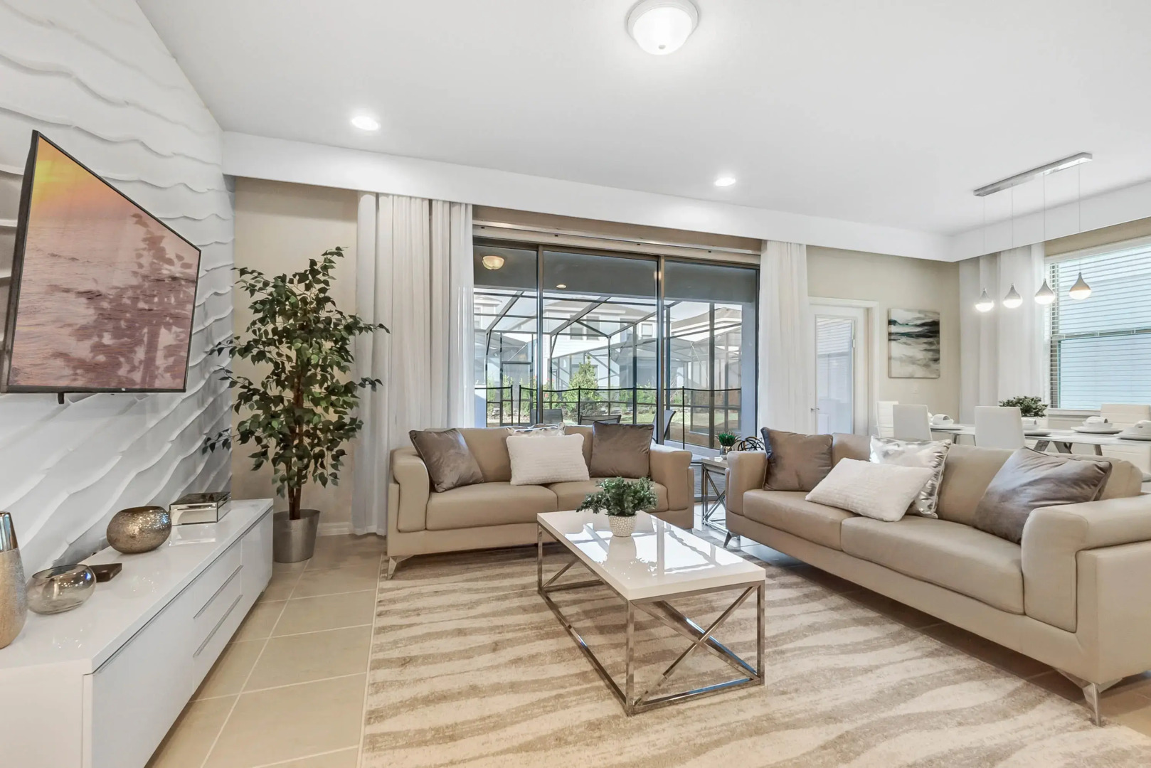 5 Bedrooms / 4.5 Bathrooms / Windsor at Westside (8917 SA), Kissimmee, US